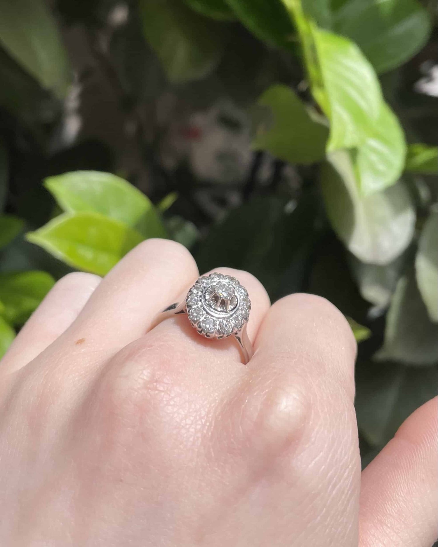 Bague Marguerite Art - Deco Diamants 0.67 carat &quot;Lola&quot; - Elliade Paris
