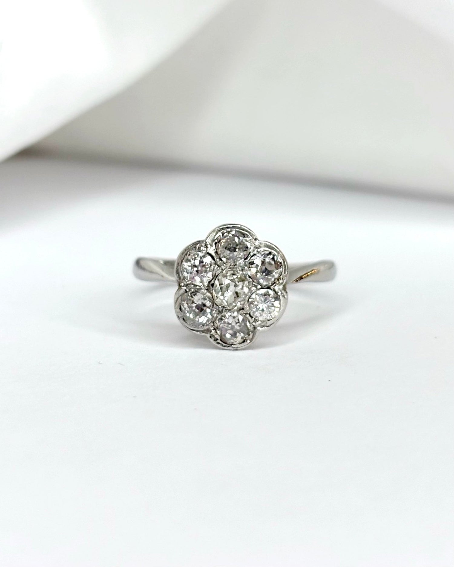 Bague Marguerite Art Déco Diamants 0.70 carat &quot;Anouck&quot; - Elliade Paris