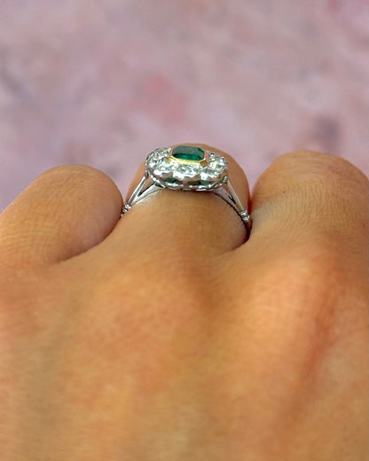 Bague Marguerite Art-Déco Émeraude 0.56 carat &amp; Diamants 0.55 carat "Flore" - Elliade Paris