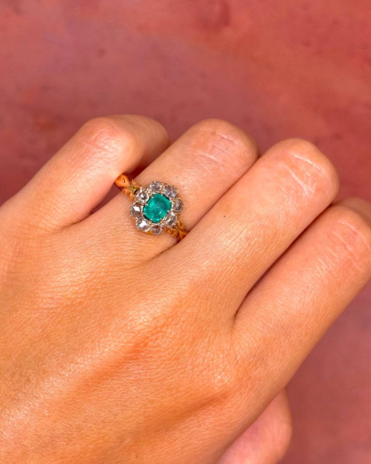 Bague Marguerite Art-Déco Émeraude 0.60 carat &amp; Diamants 0.40 carat "Cléa" - Elliade Paris