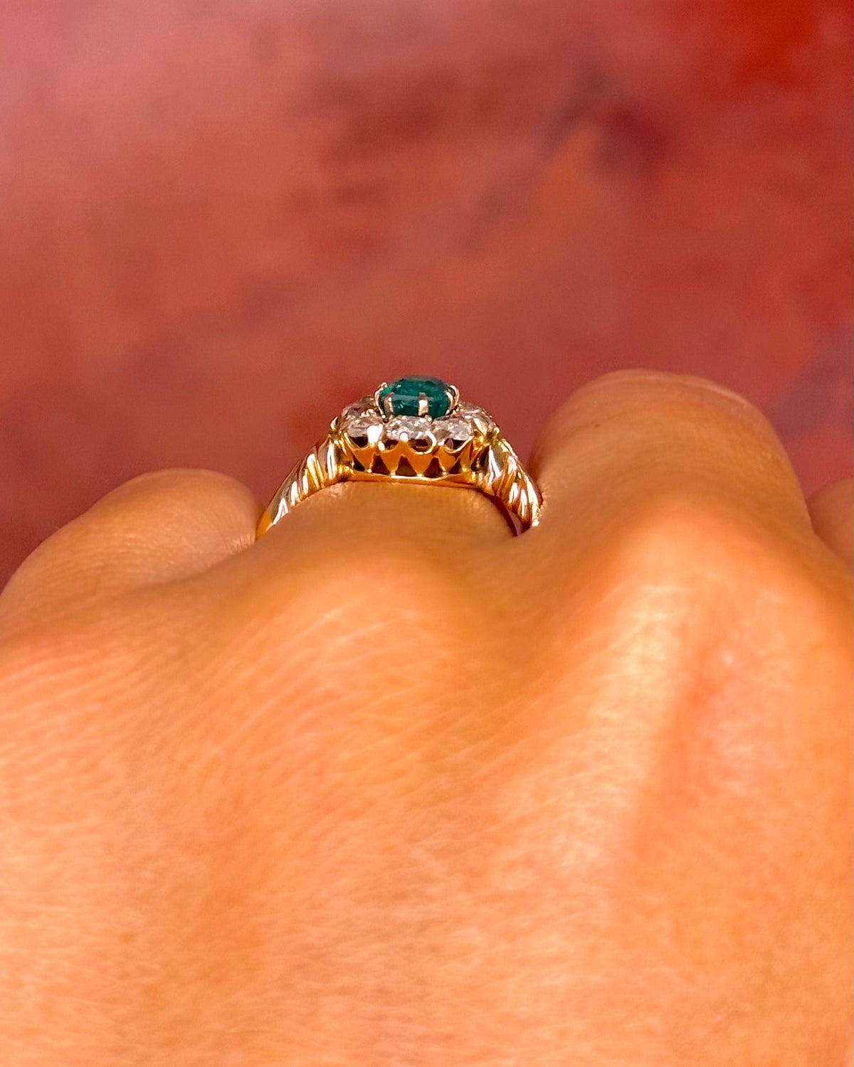 Bague Marguerite Art-Déco Émeraude 0.60 carat &amp; Diamants 0.40 carat "Cléa" - Elliade Paris