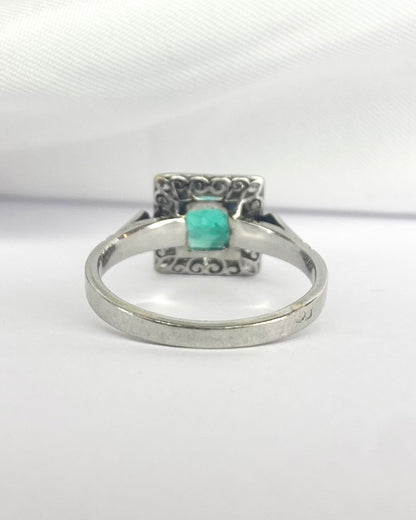 Bague Marguerite Art Déco Émeraude 0.95 carat &amp; Diamants 0.32 carat "Eglantine" - Elliade Paris