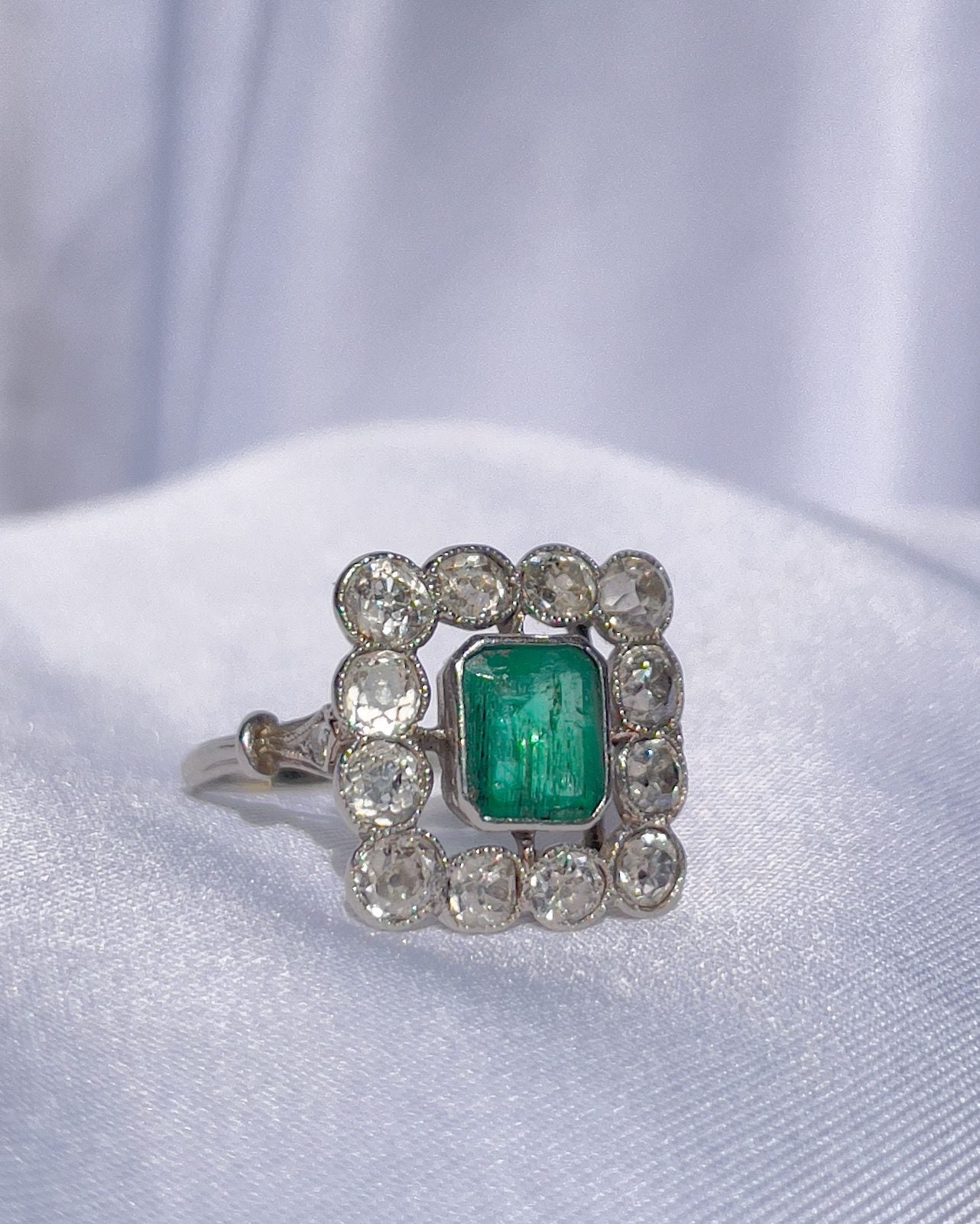 Bague Marguerite Art - déco émeraude &amp; Diamants "Kate" - Elliade Paris