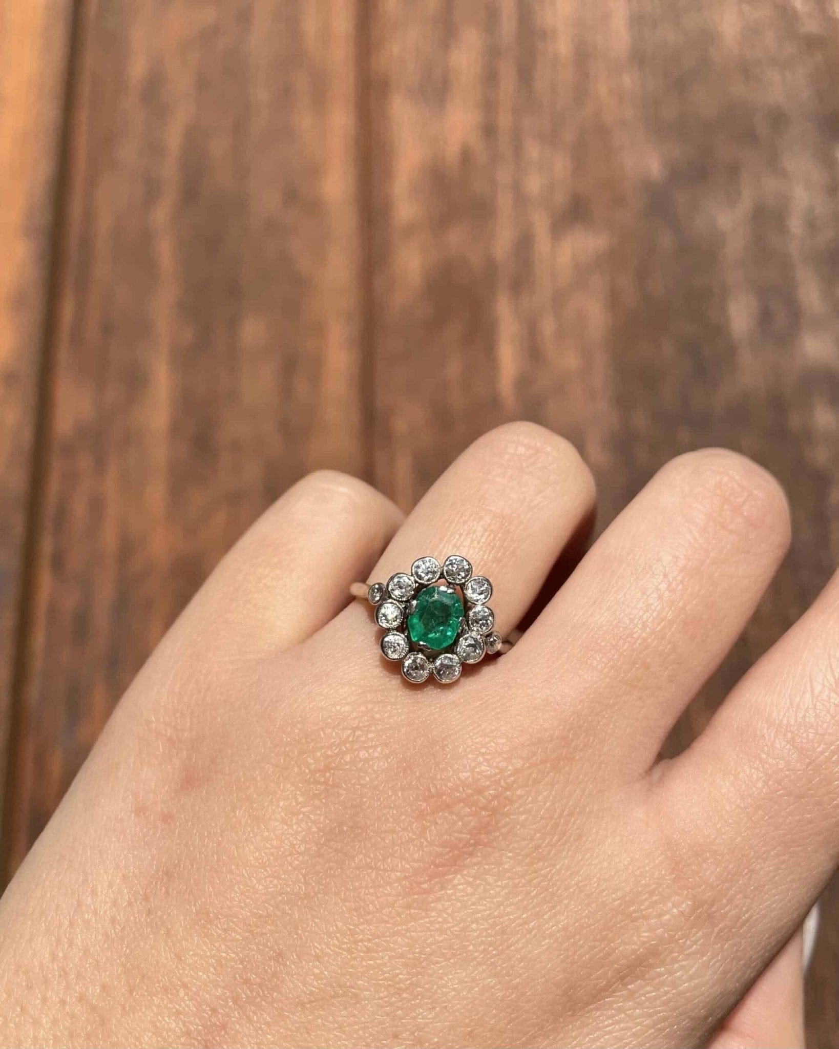 Bague Marguerite Art - Déco Émeraude et Diamants "Anastasia" - Elliade Paris