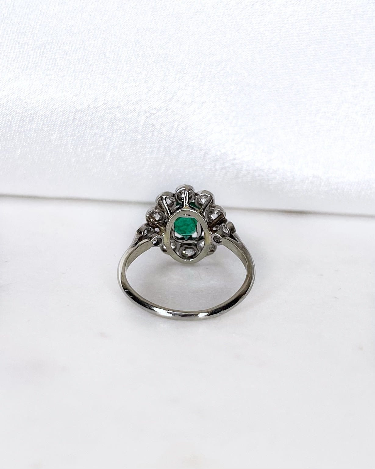 Bague Marguerite Art - Déco Émeraude et Diamants "Anastasia" - Elliade Paris