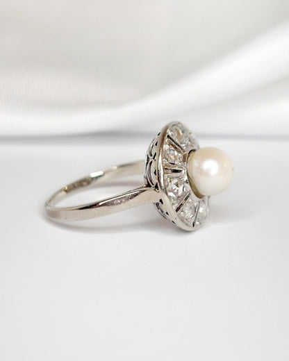 Bague Marguerite Art - Déco Perle &amp; Diamants 0.40 carat "Indigo" - Elliade Paris