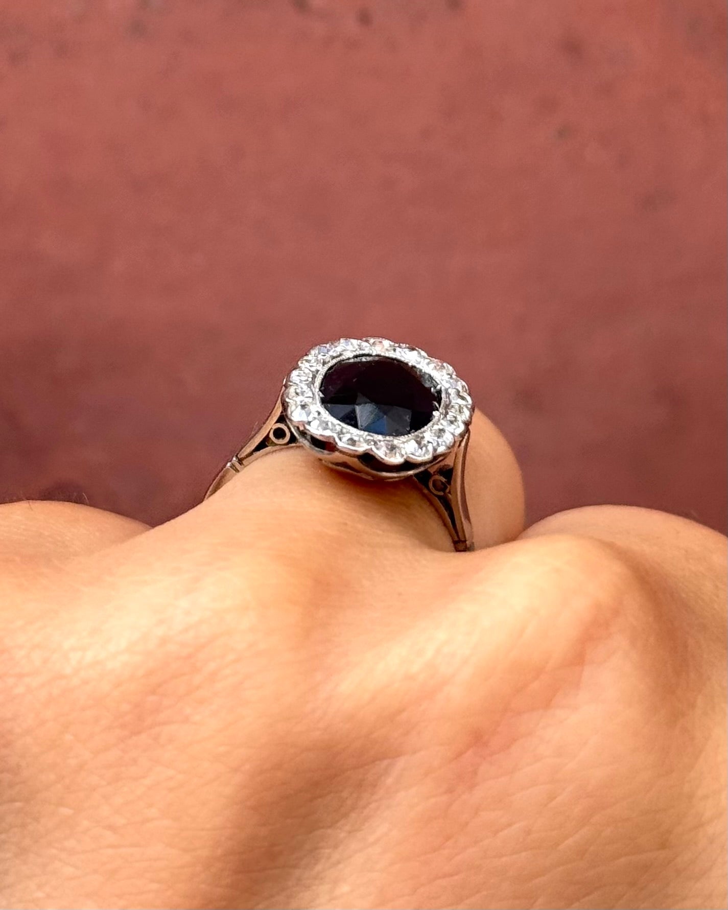 Bague Marguerite Art-Déco Saphir 3.30 carats &amp; Diamants "Kakis" - Elliade Paris