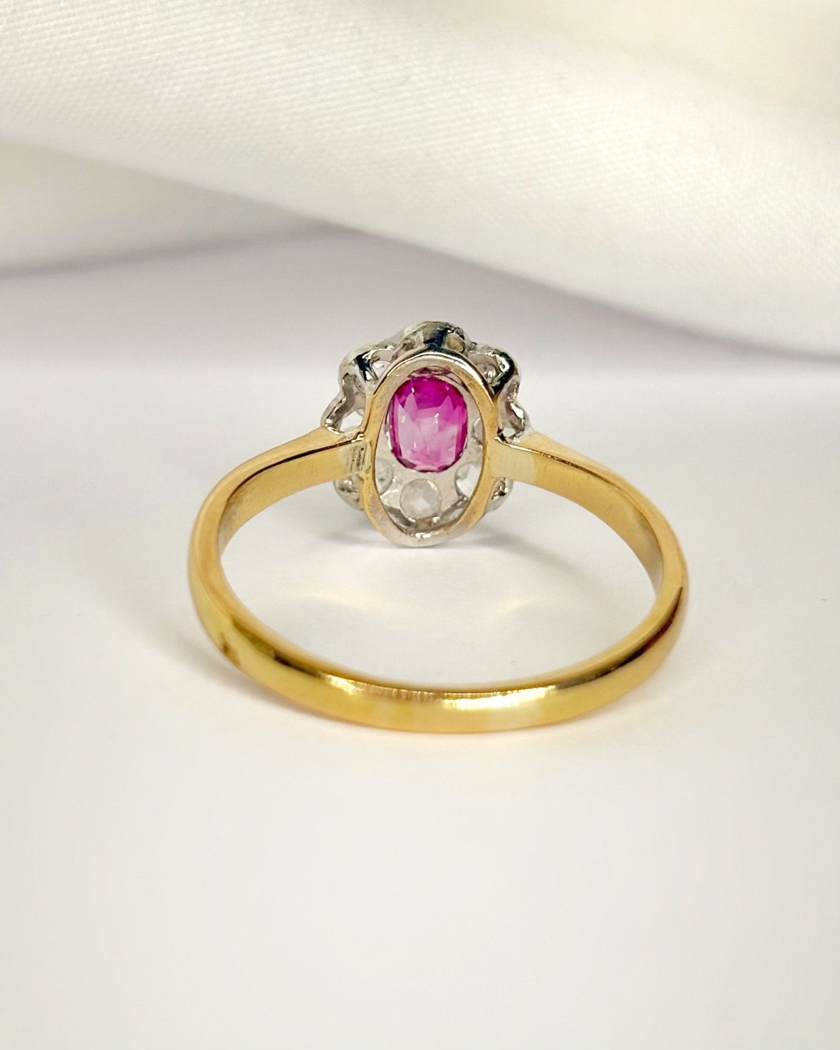 Bague Marguerite Art-Déco Saphir Rose 0.40 carat &amp; Diamants 0.24 carat "Naia" - Elliade Paris