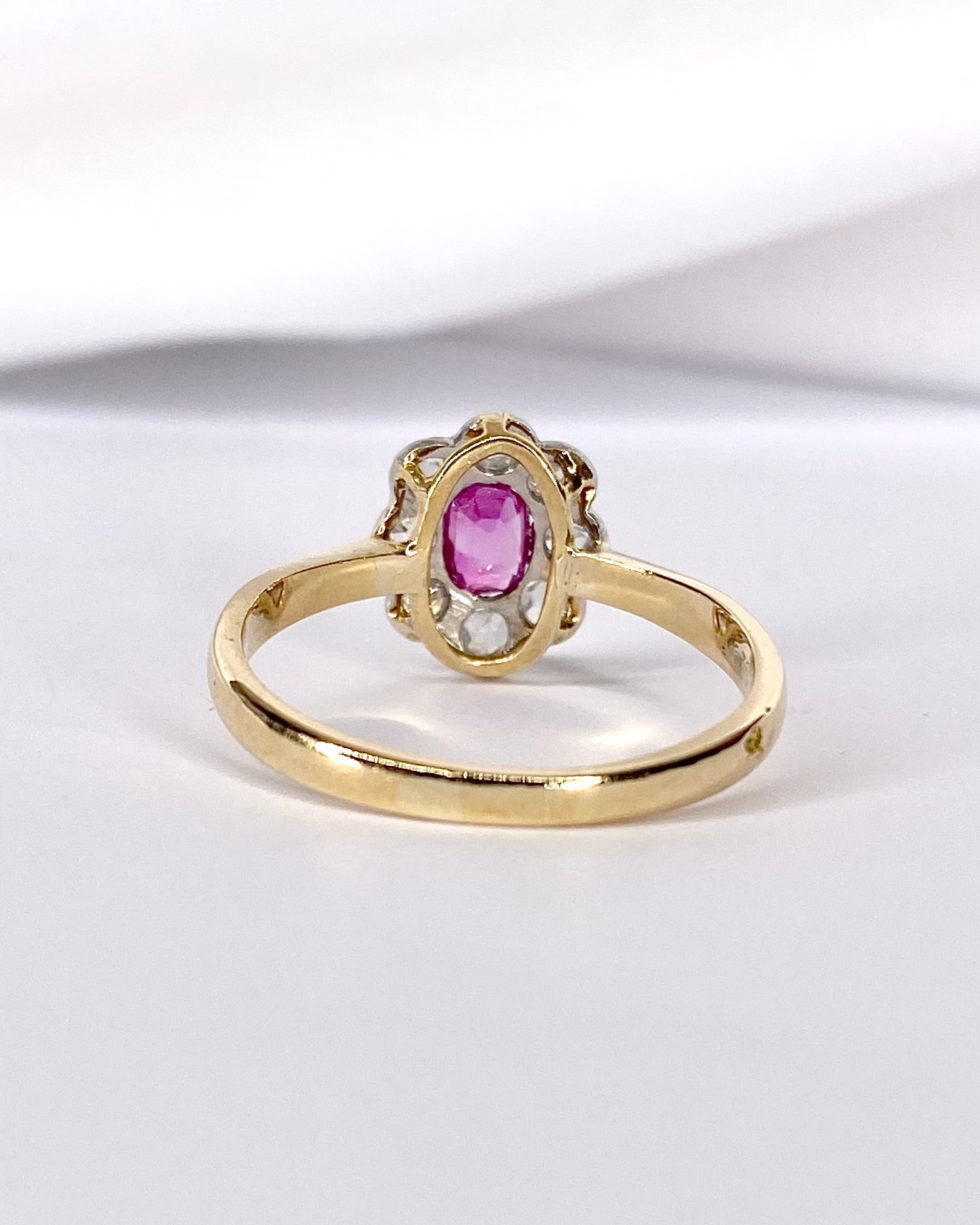 Bague Marguerite Art Déco Saphir Rose 0.40 carat &amp; Diamants "Naia" - Elliade Paris