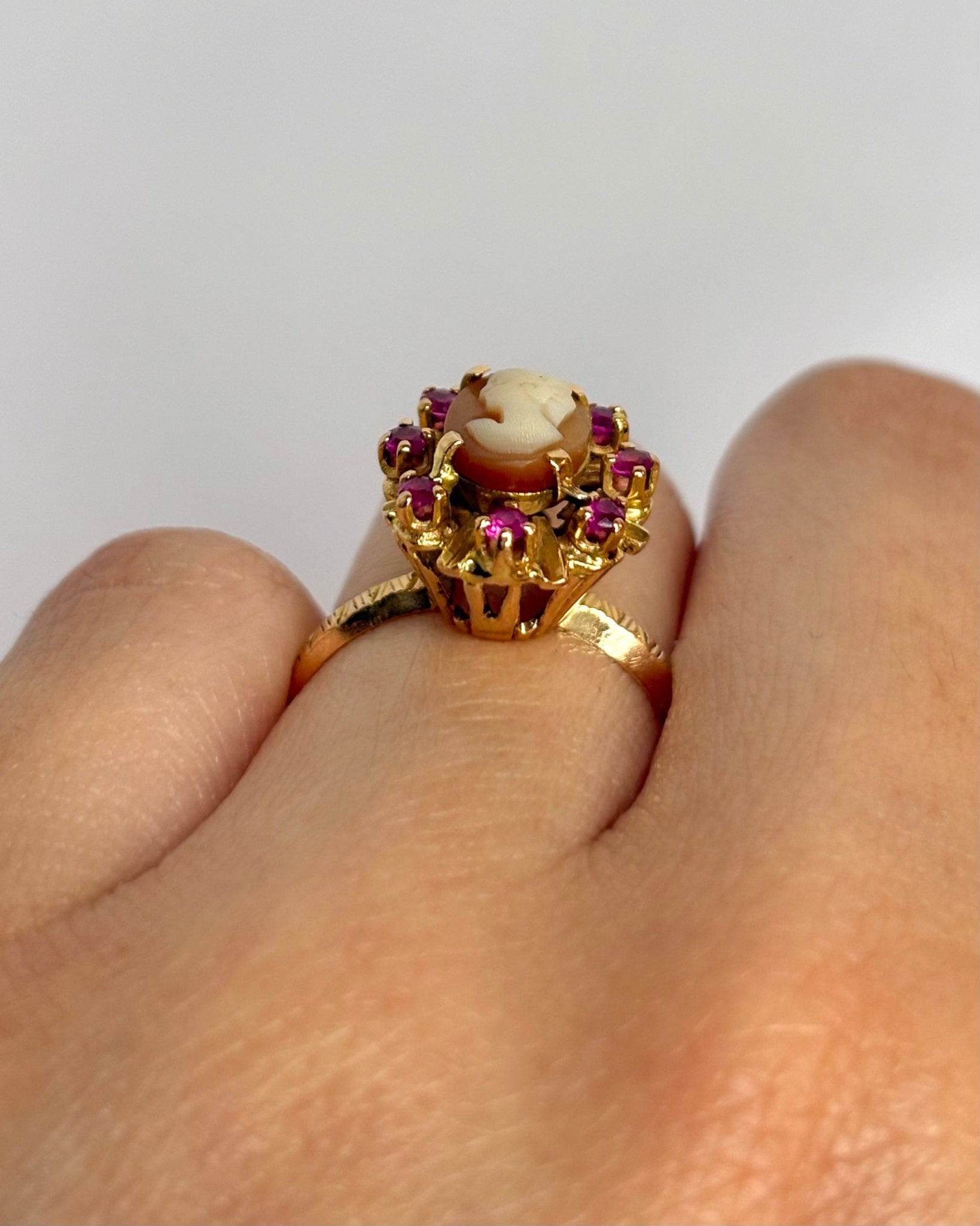Bague Marguerite Camée &amp; Saphirs Roses 0.56 carat "Josephine" - Elliade Paris
