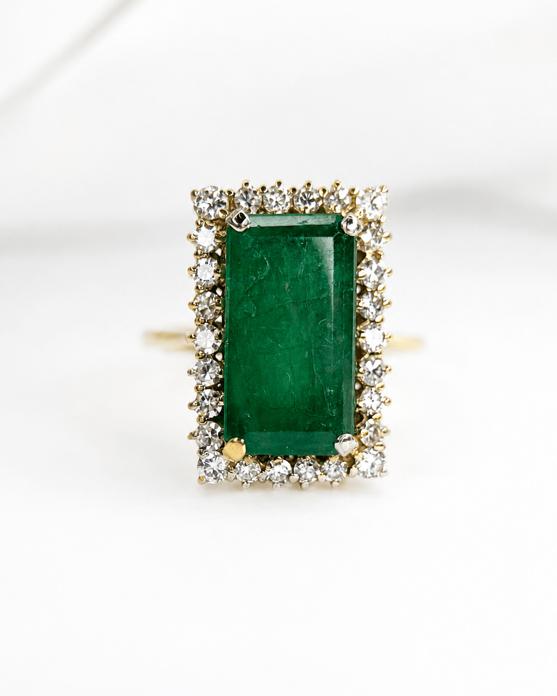 Bague Marguerite Cocktail Émeraude 7.15 carats &amp; Diamants 1.08 carat 6.93g "Eline" - Elliade Paris