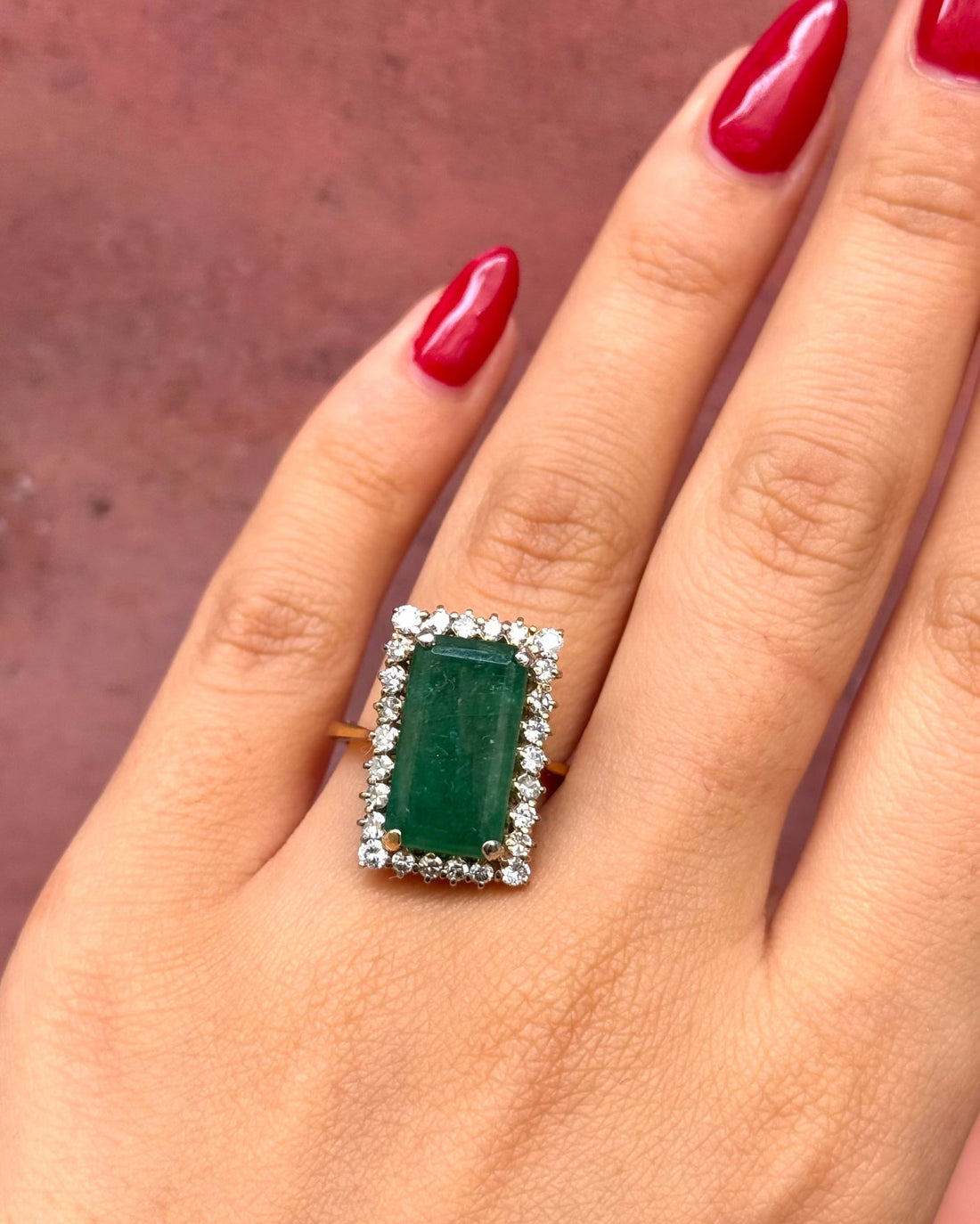 Bague Marguerite Cocktail Émeraude 7.15 carats &amp; Diamants 1.08 carat 6.93g "Eline" - Elliade Paris