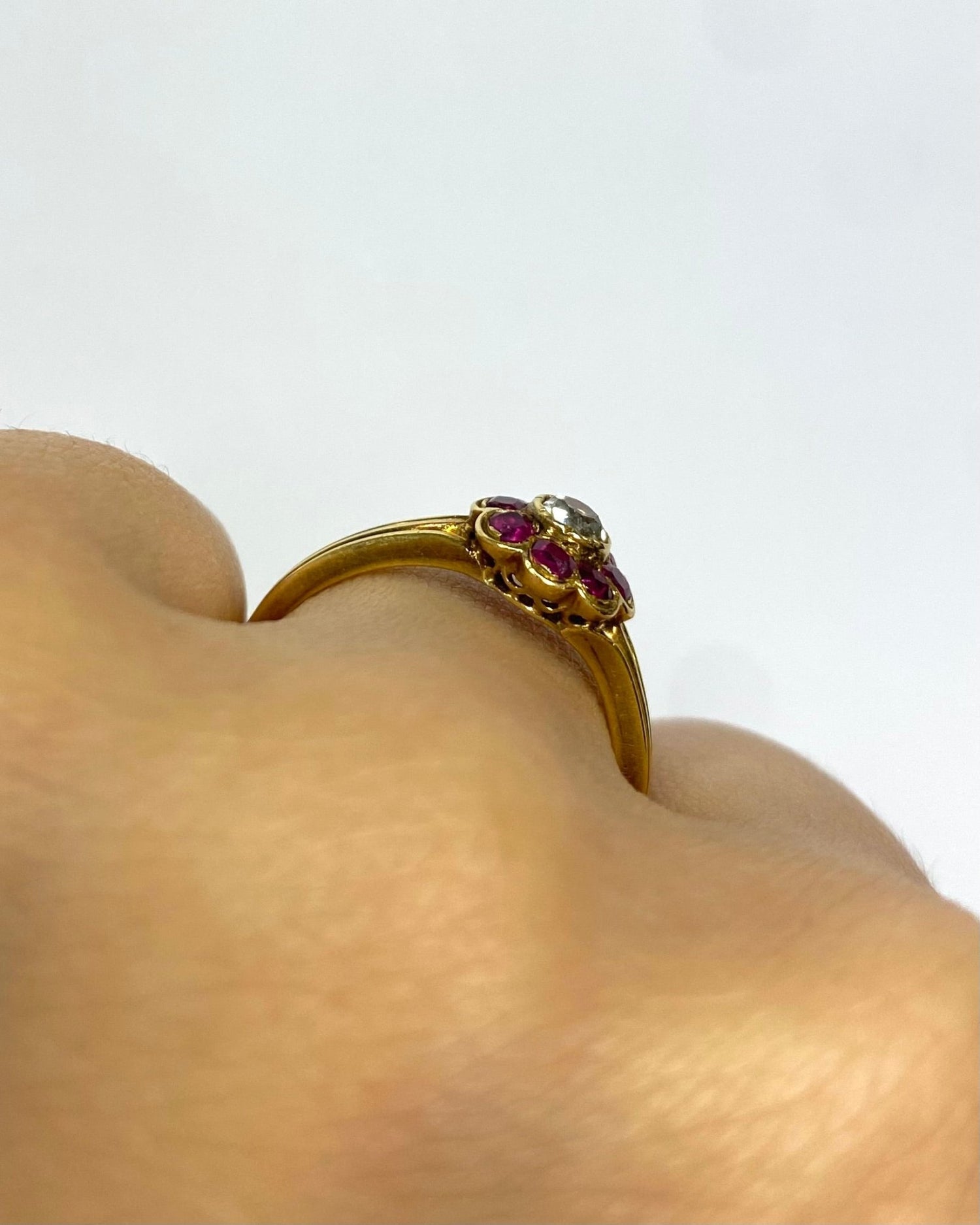 Bague Marguerite Diamant 0.20 carat &amp; Rubis 0.48 carat "Amanda" - Elliade Paris