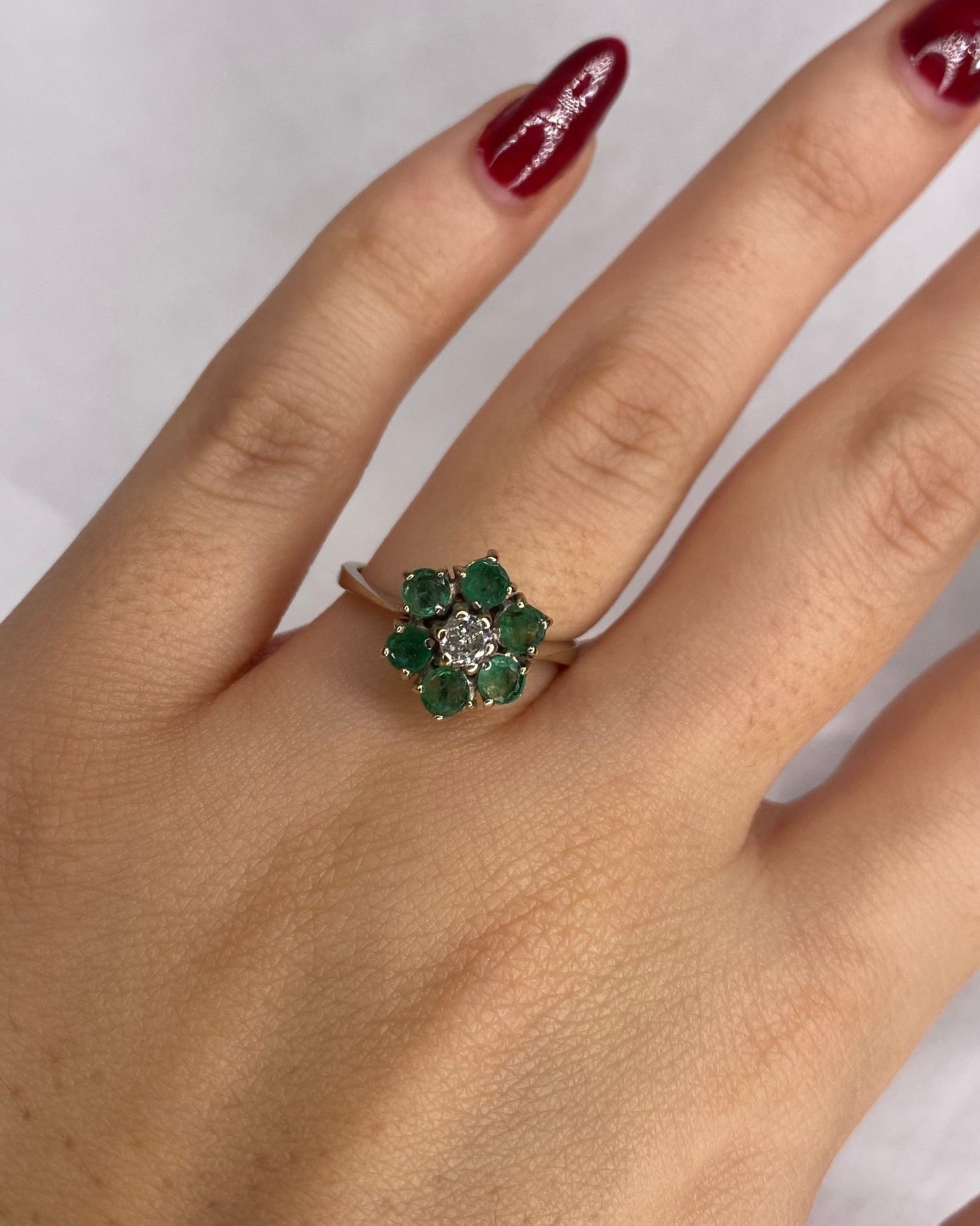 Bague Marguerite Diamant &amp; 6 Emeraudes &quot;Daphné&quot; - Elliade Paris