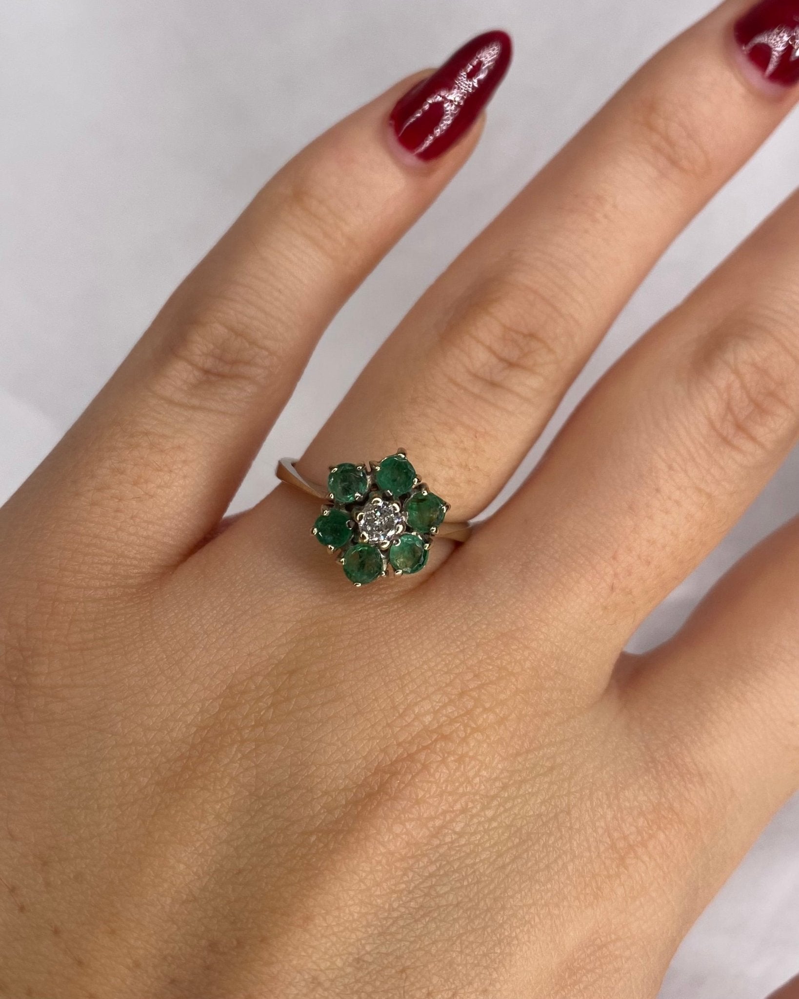 Bague Marguerite Diamant &amp; 6 Emeraudes "Daphné" - Elliade Paris