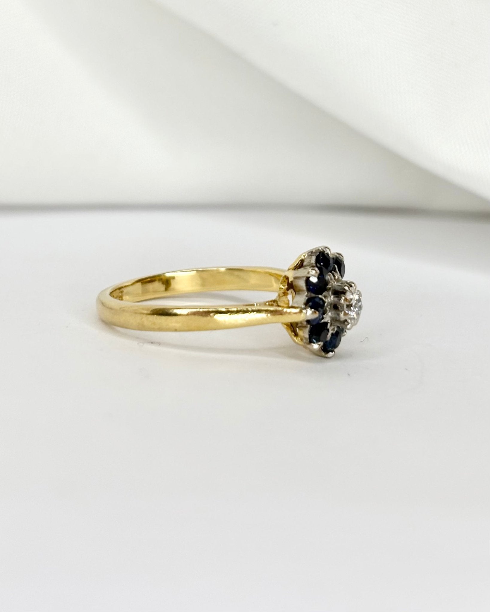 Bague Marguerite Diamant &amp; 8 Saphirs "Julie" - Elliade Paris