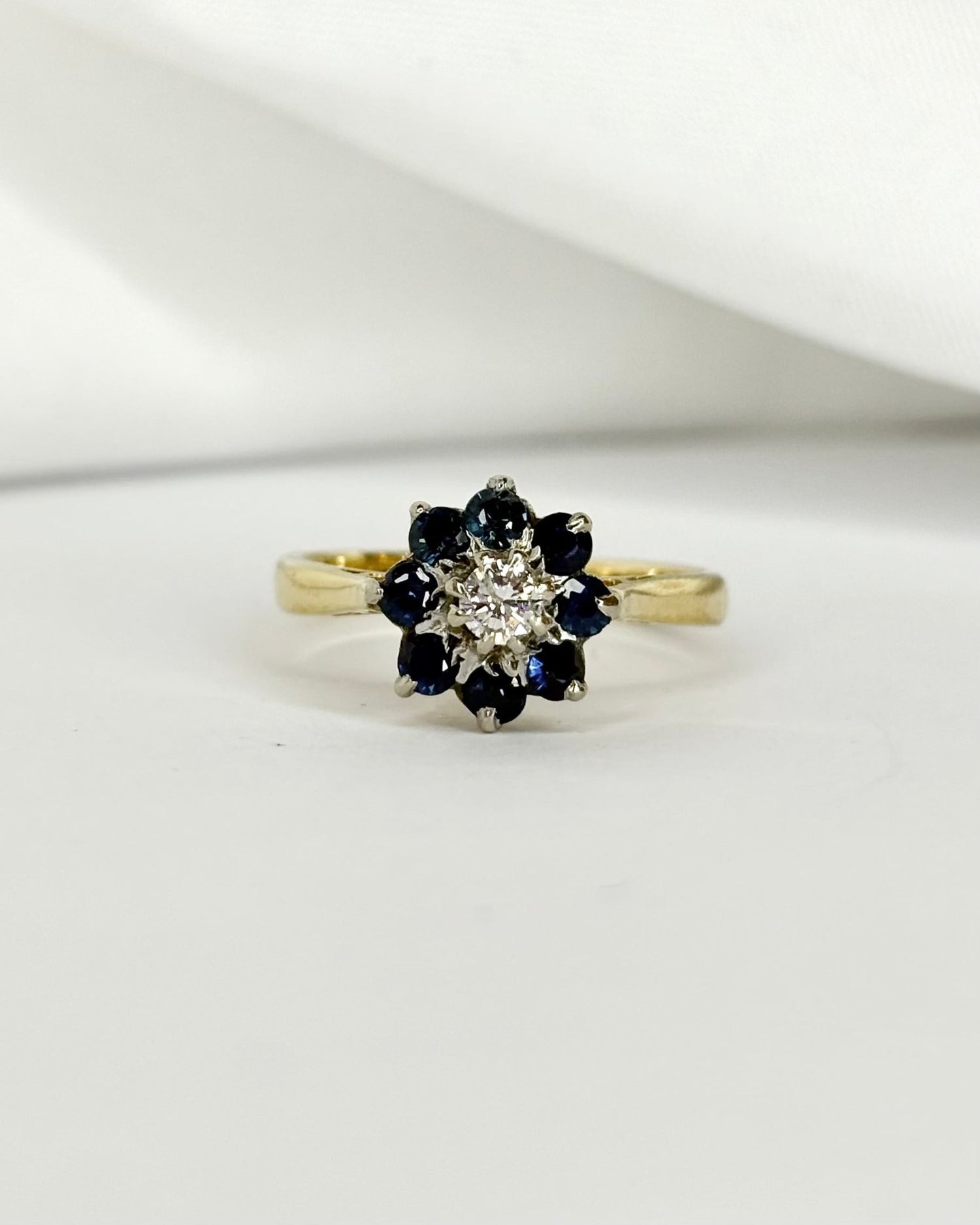 Bague Marguerite Diamant &amp; 8 Saphirs &quot;Julie&quot; - Elliade Paris