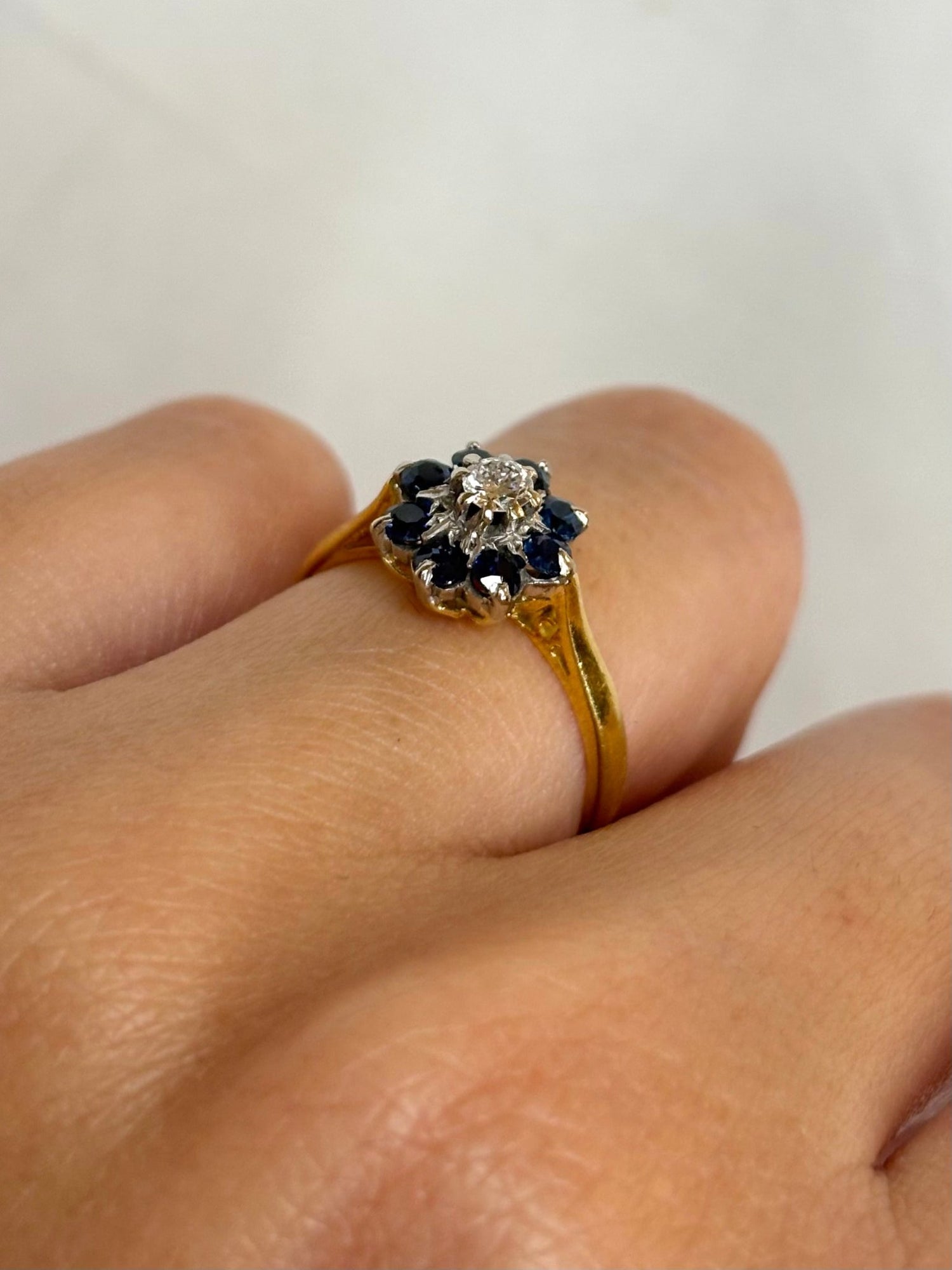 Bague Marguerite Diamant &amp; 8 Saphirs &quot;Julie&quot; - Elliade Paris