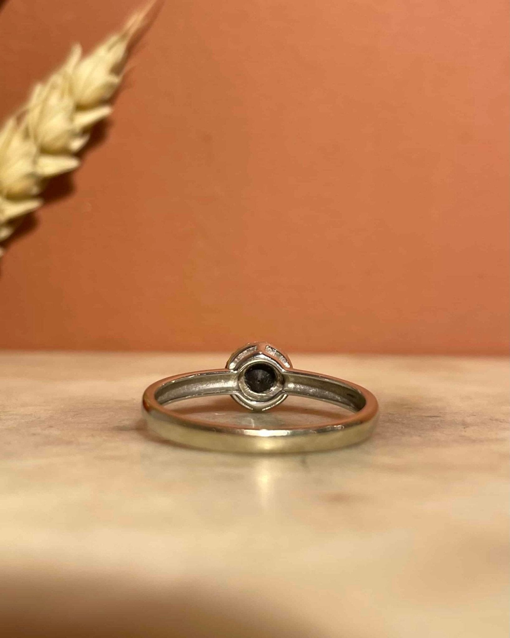 Bague Marguerite Diamant Noir 0.30 Carat "Wesley" - Elliade Paris