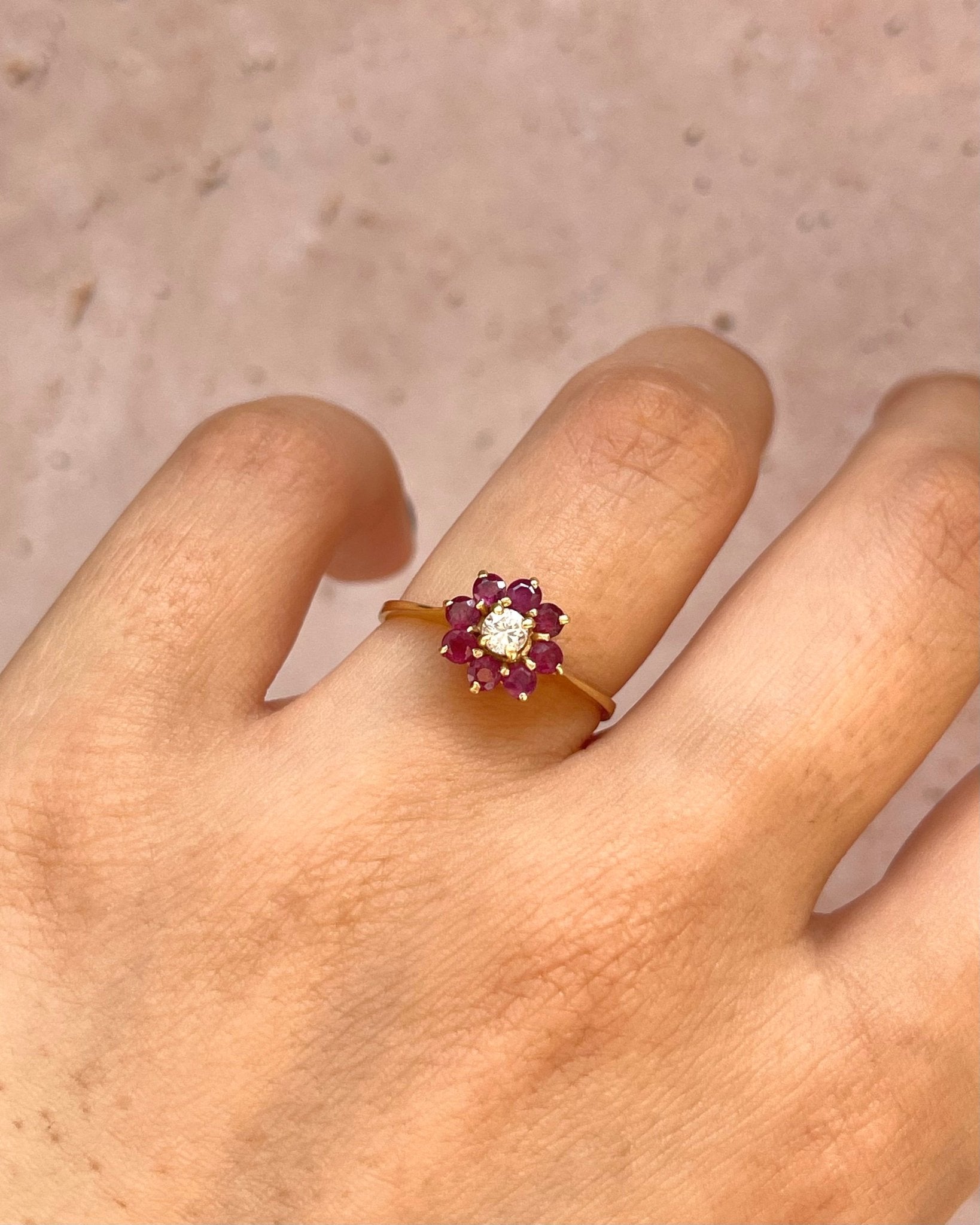 Bague Marguerite Diamant &amp; Rubis 0.32 carat "Alia" - Elliade Paris