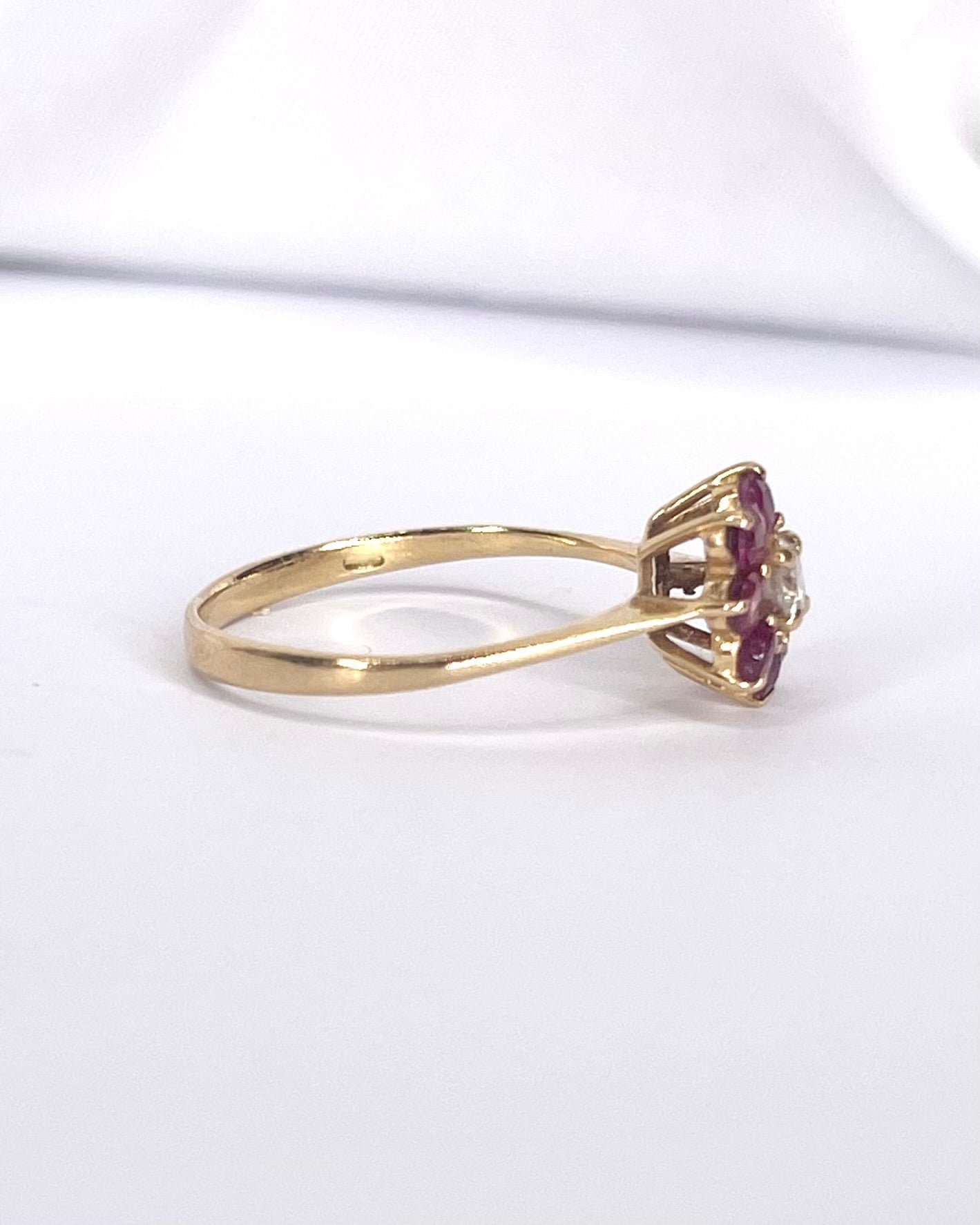 Bague Marguerite Diamant &amp; Rubis 0.32 carat "Alia" - Elliade Paris