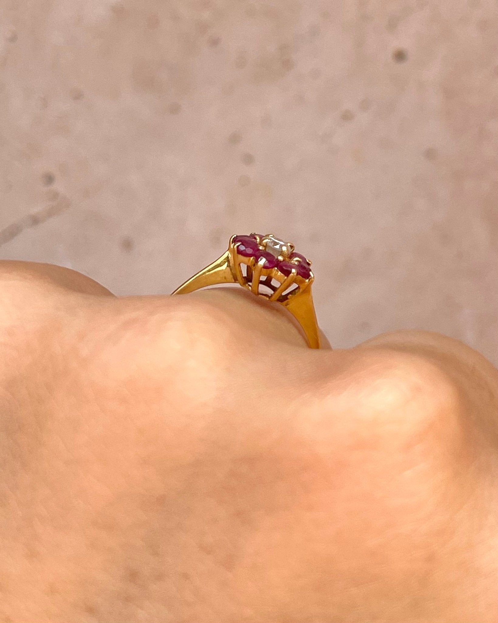 Bague Marguerite Diamant &amp; Rubis 0.32 carat "Alia" - Elliade Paris