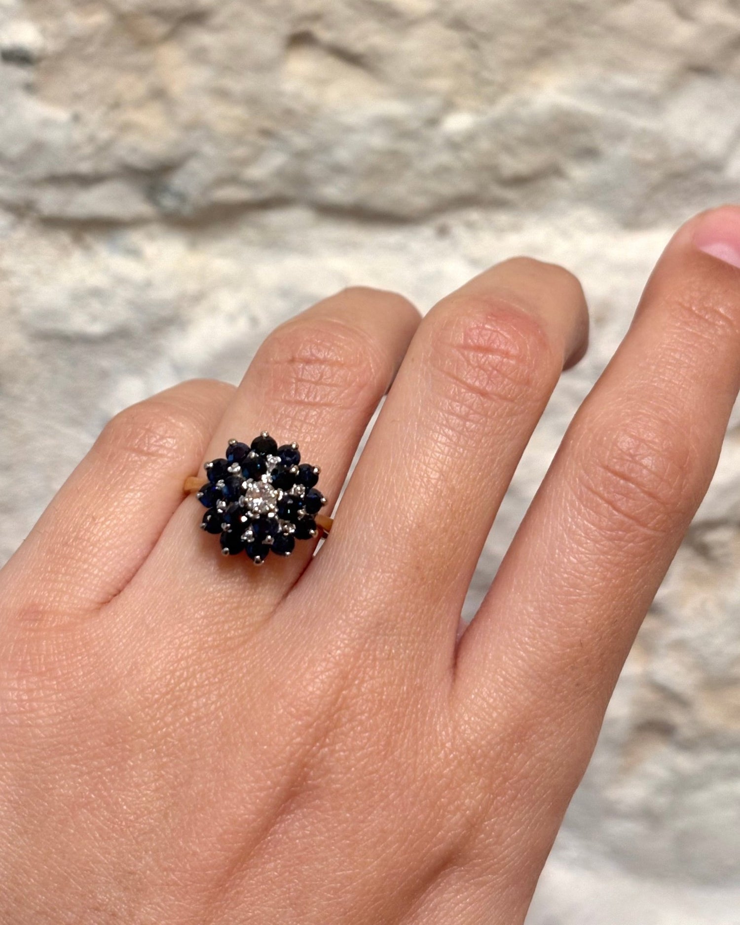 Bague Marguerite Diamant &amp; Saphirs 2.30 carats &quot;Maeva&quot; - Elliade Paris