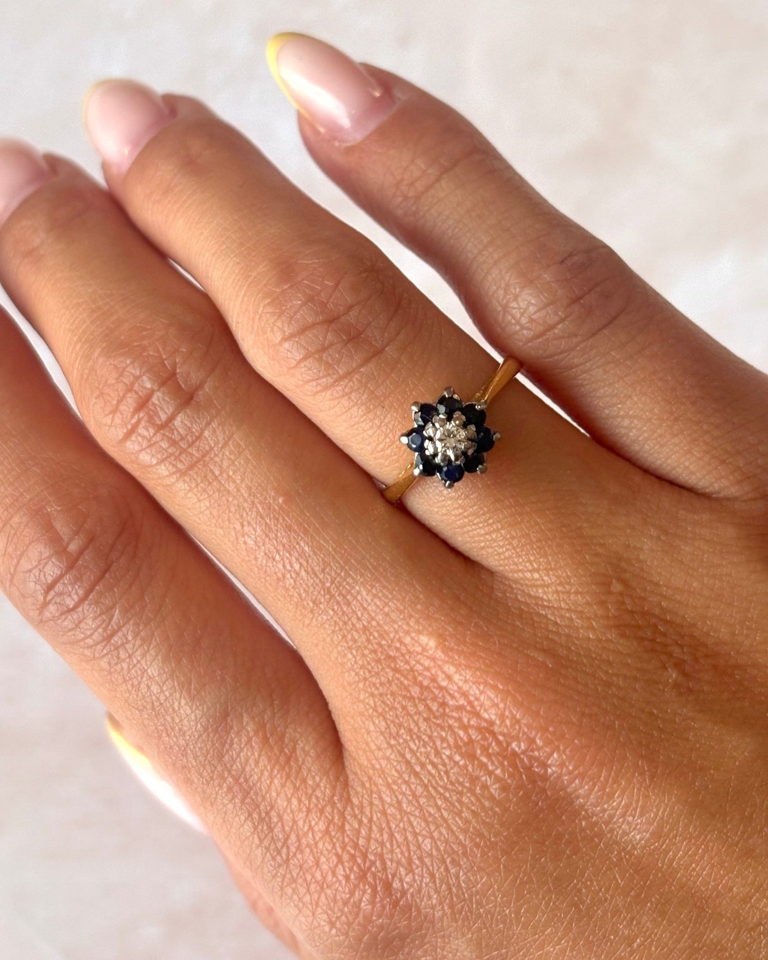 Bague Marguerite Diamant &amp; Saphirs "Lorena" - Elliade Paris