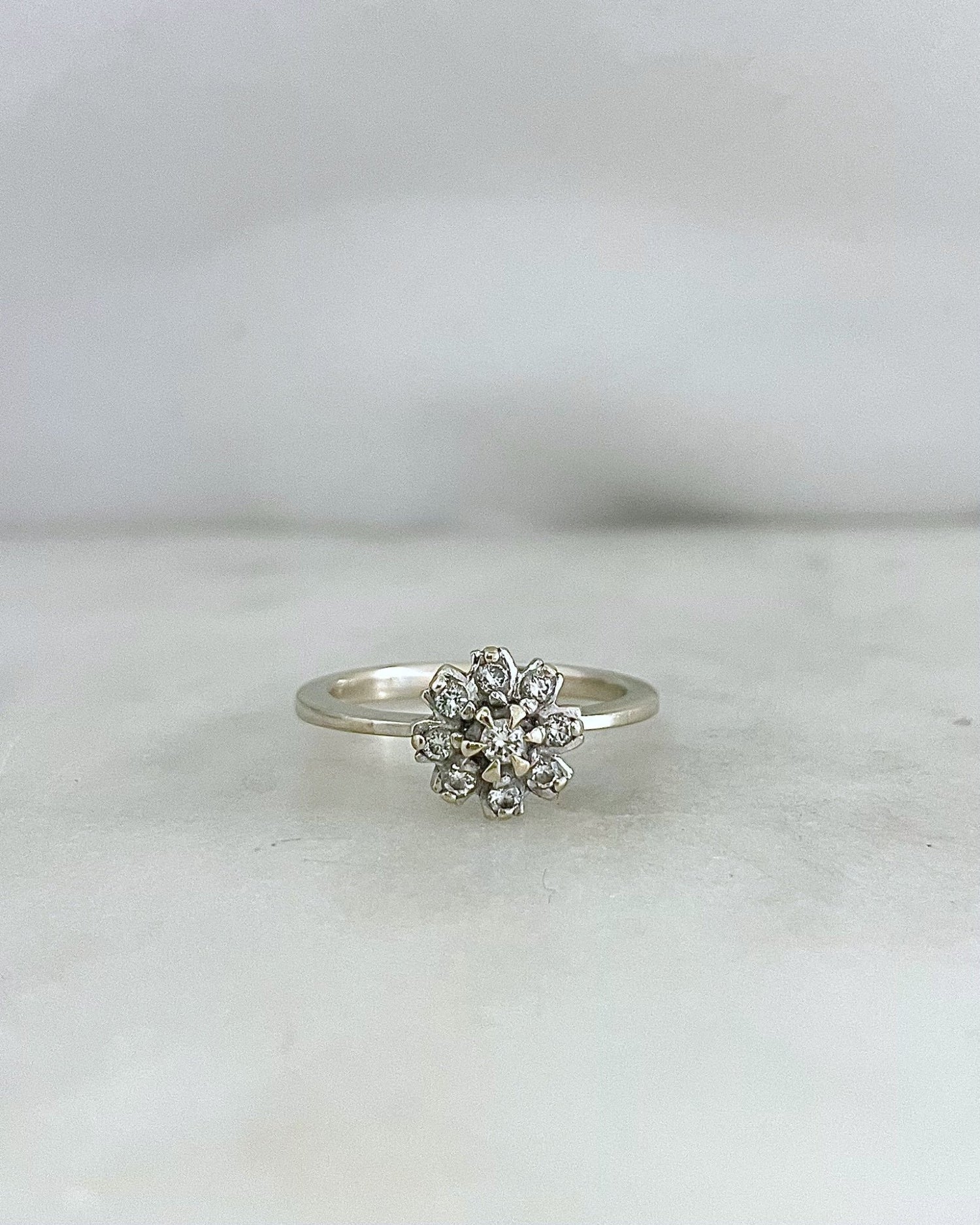 Bague Marguerite Diamants 0.22 carat &quot;Guillemette&quot; - Elliade Paris