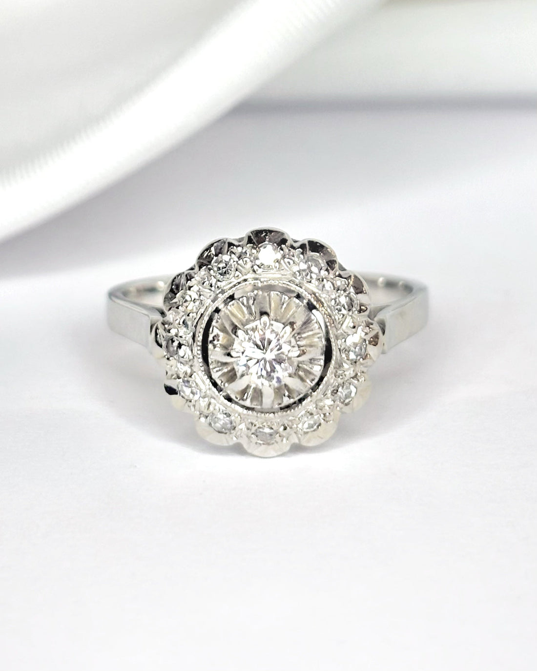 Bague Marguerite Diamants 0.27 carat "Cassandre" - Elliade Paris