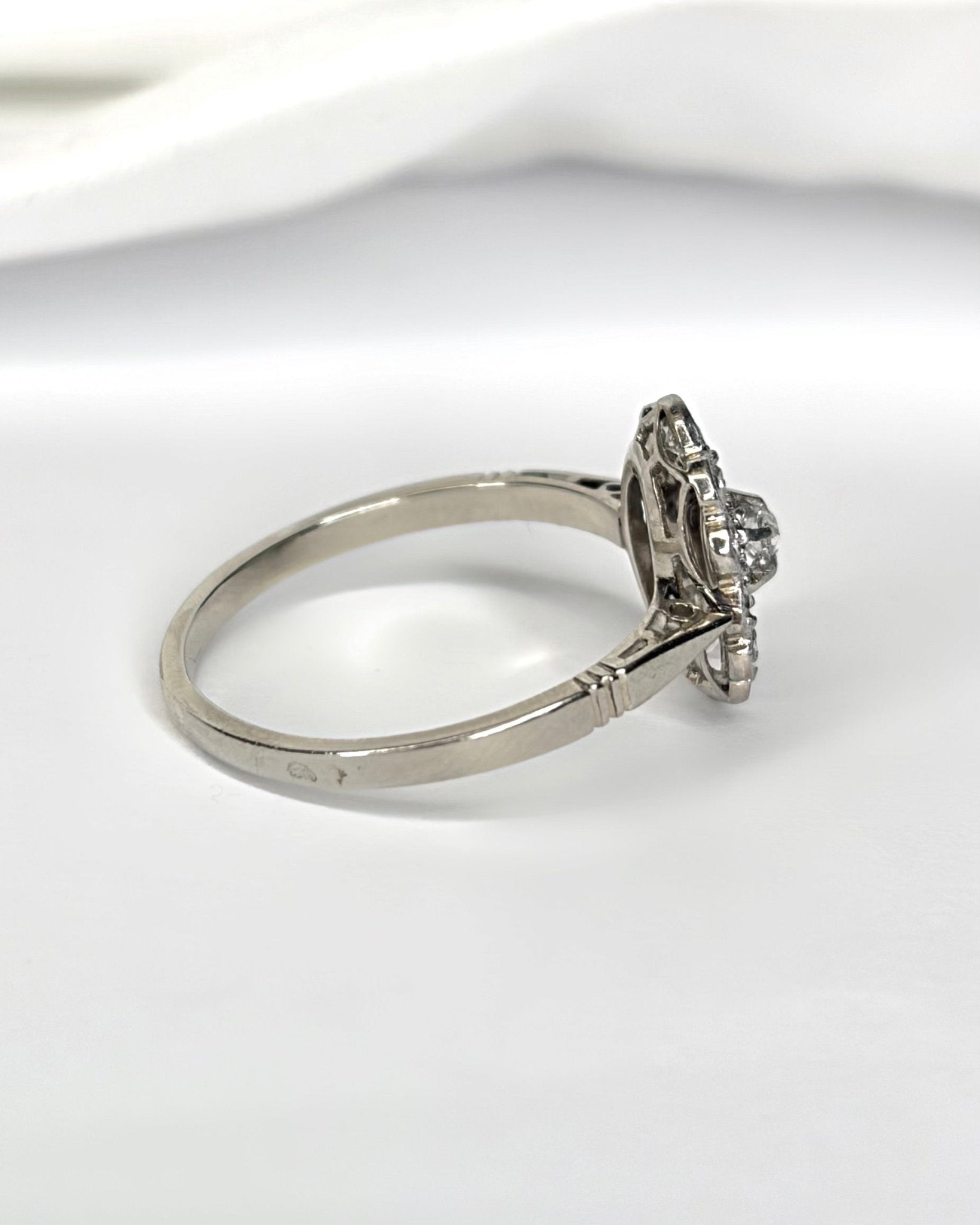 Bague Marguerite Diamants 0.27 carat "Solange" - Elliade Paris