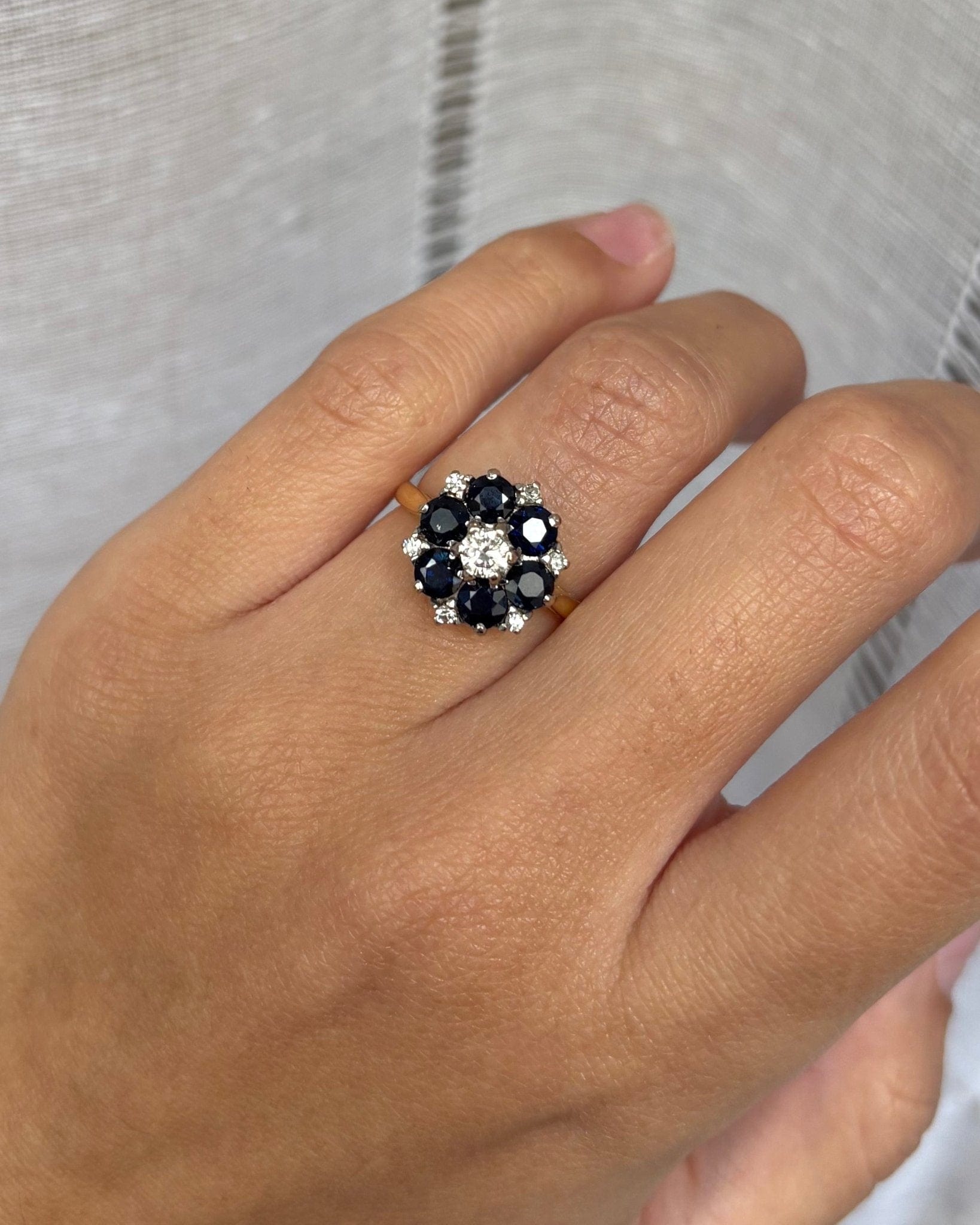Bague Marguerite Diamants 0.32 carat &amp; Saphirs 1.20 carat "Margaux" - Elliade Paris