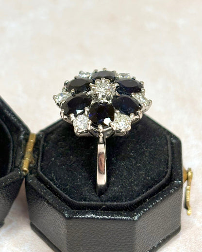 Bague Marguerite Diamants 0.37 carat, Saphirs 2.40 carats &amp; Or 5.85g "Pietra" - Elliade Paris