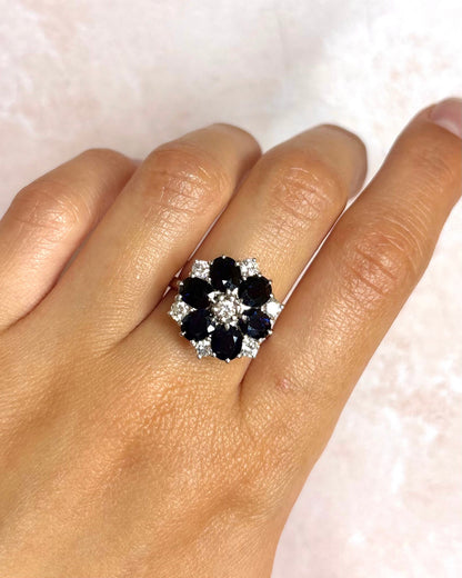 Bague Marguerite Diamants 0.37 carat, Saphirs 2.40 carats &amp; Or 5.85g "Pietra" - Elliade Paris