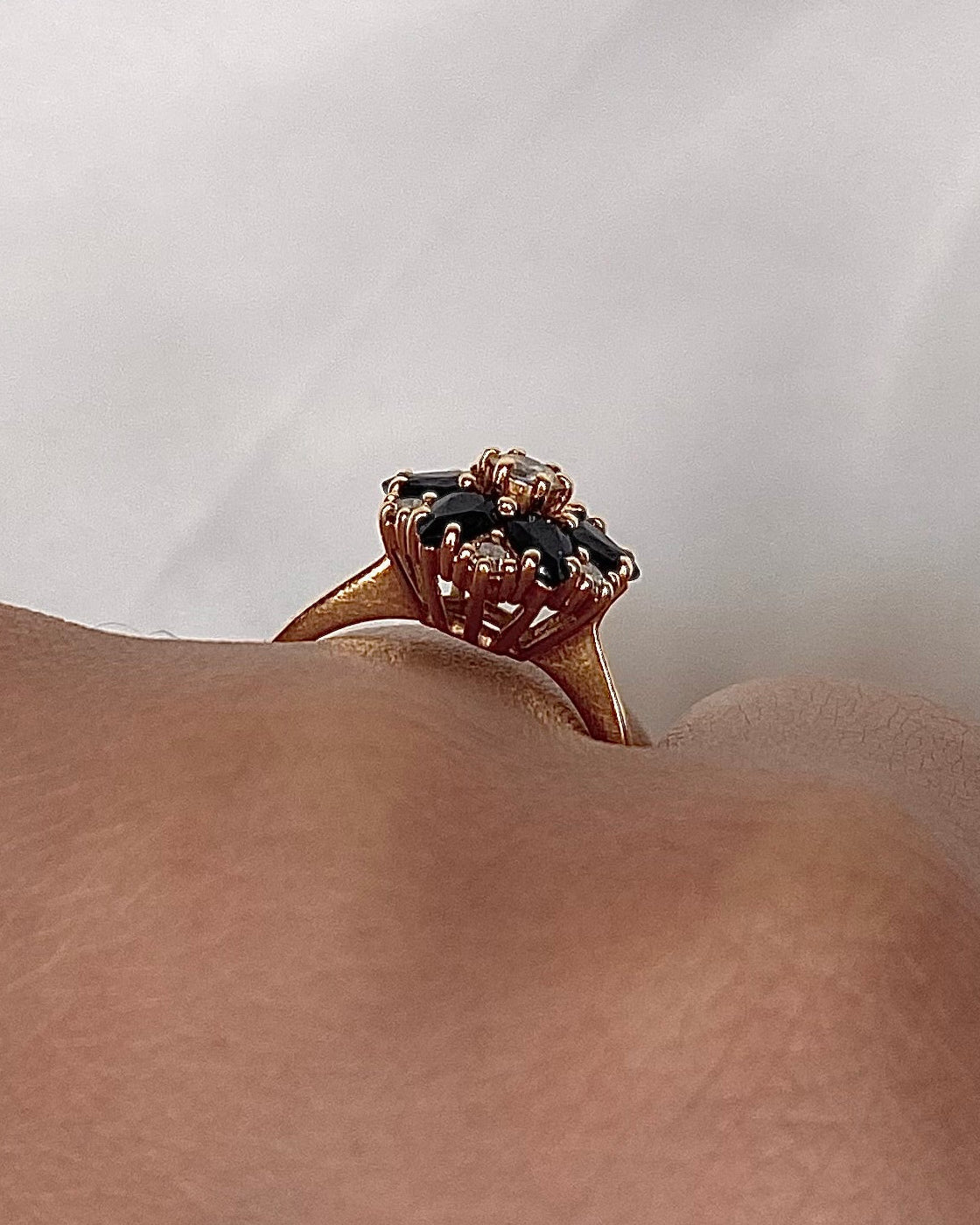 Bague Marguerite Diamants 0.39 carat &amp; Saphirs "Katiba" - Elliade Paris