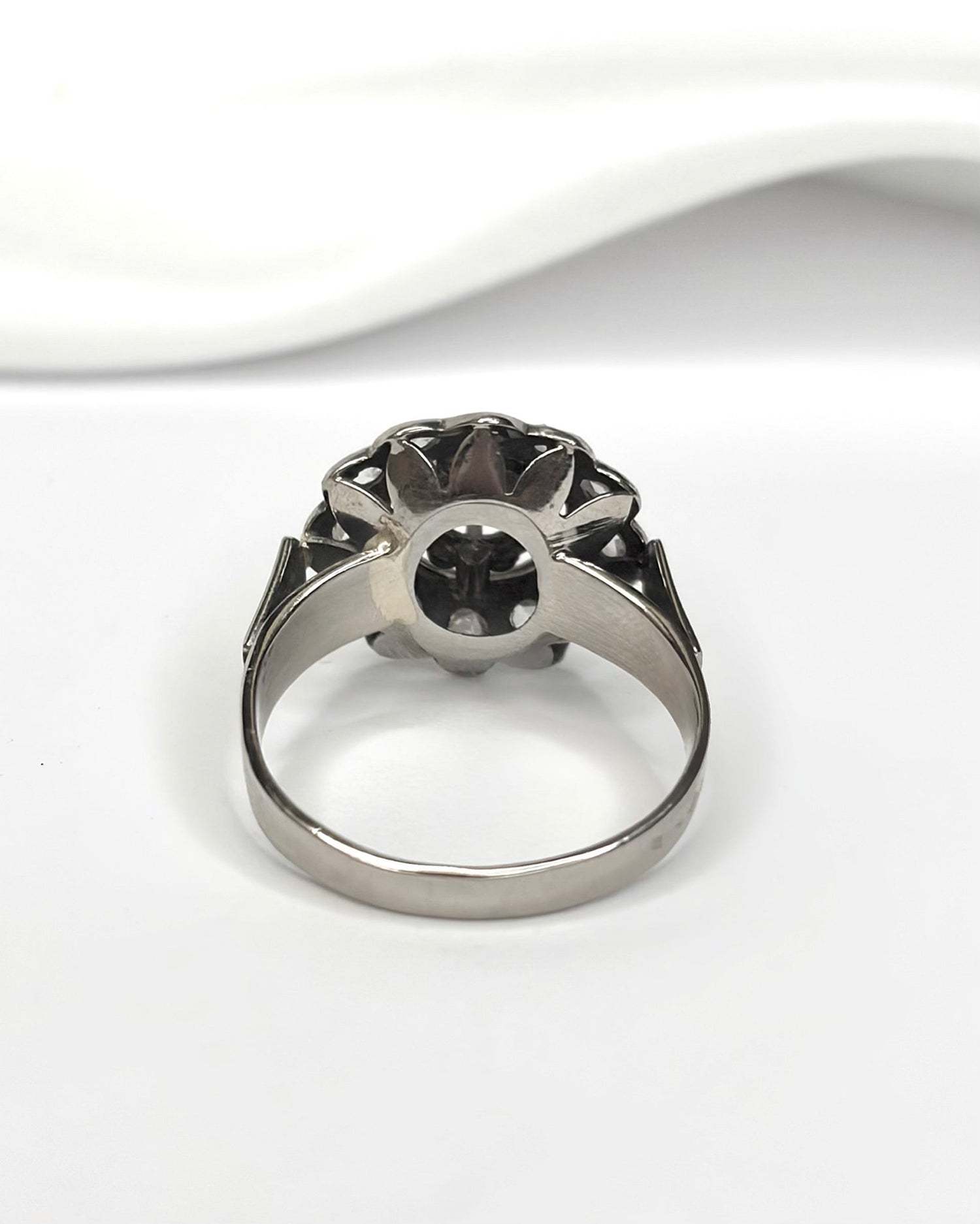 Bague Marguerite Diamants 0.56 carat, Or &amp; Platine 4.97g "Amaya" - Elliade Paris