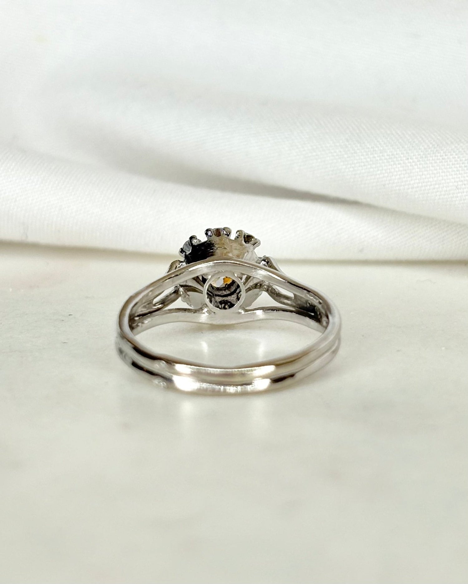 Bague Marguerite Diamants 0.58 carat &quot;Vinciane&quot; - Elliade Paris