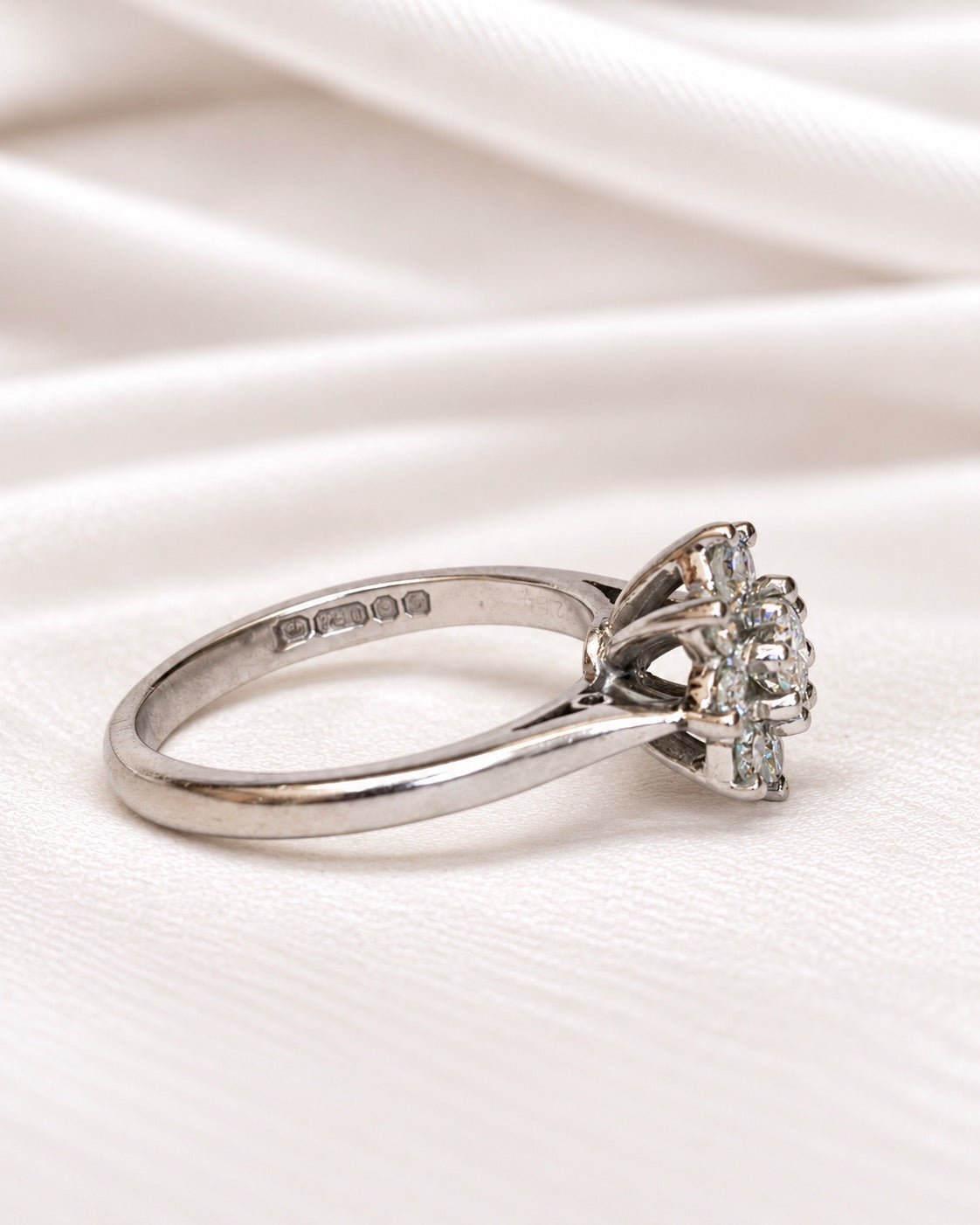 Bague Marguerite Diamants 0.60 carat "Jennie" - Elliade Paris