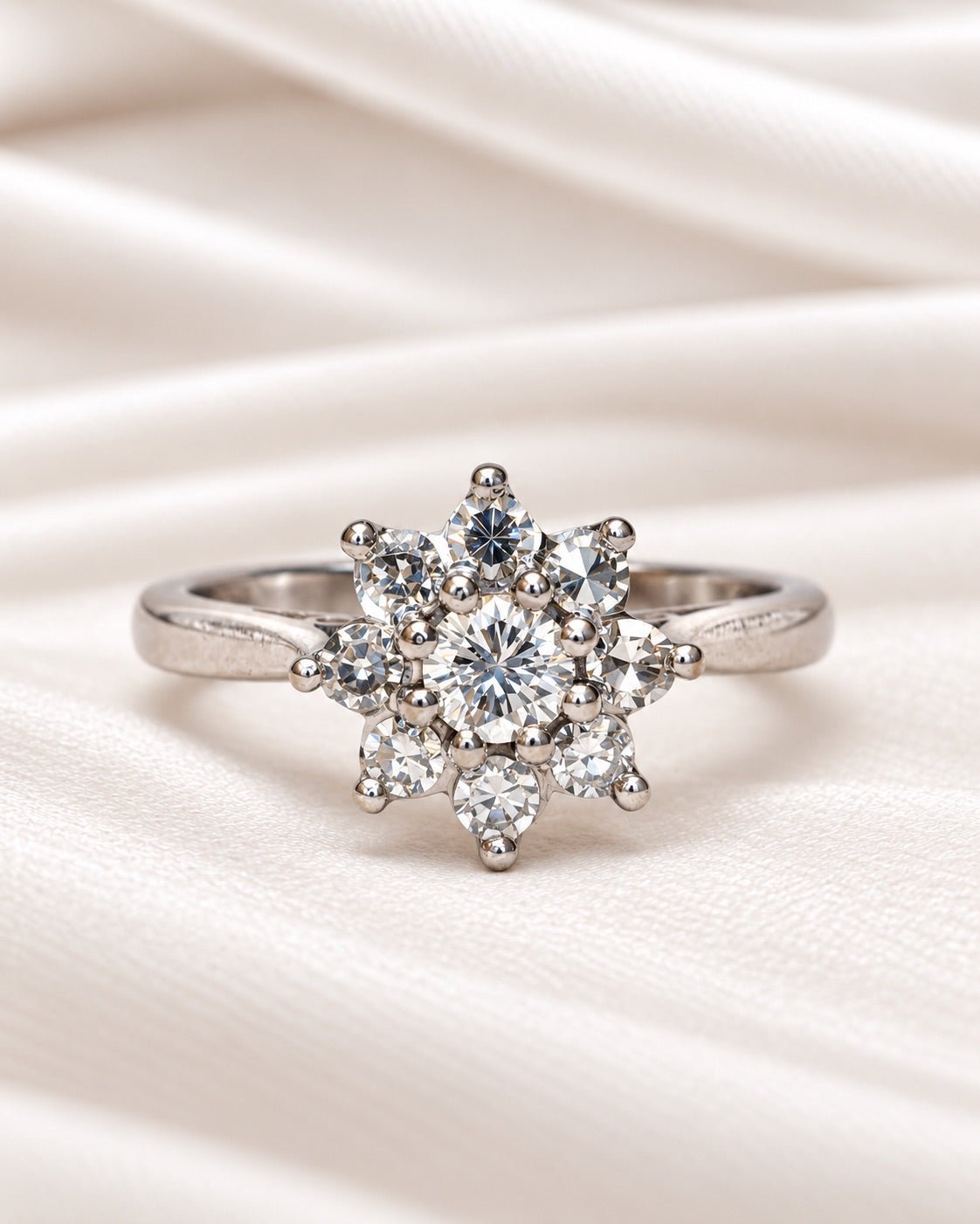 Bague Marguerite Diamants 0.60 carat "Jennie" - Elliade Paris
