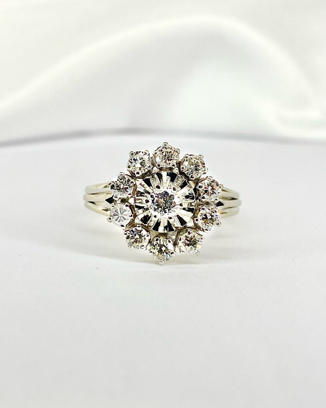 Bague Marguerite Diamants 0.60 carat "Laurena" - Elliade Paris