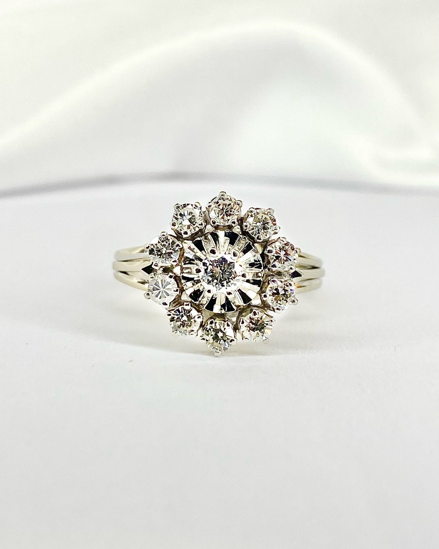 Bague Marguerite Diamants 0.60 carat "Laurena" - Elliade Paris