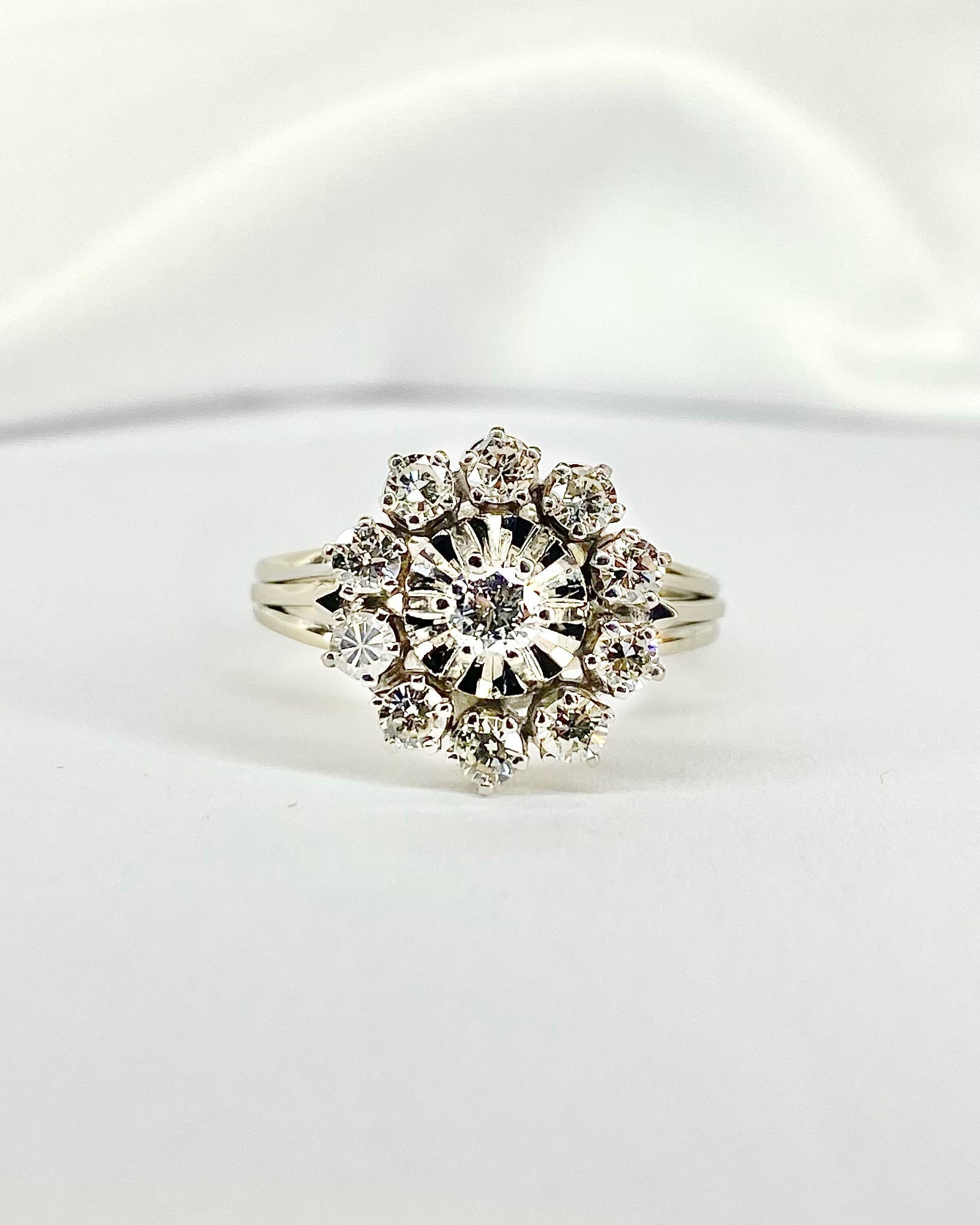 Bague Marguerite Diamants 0.60 carat "Laurena" - Elliade Paris