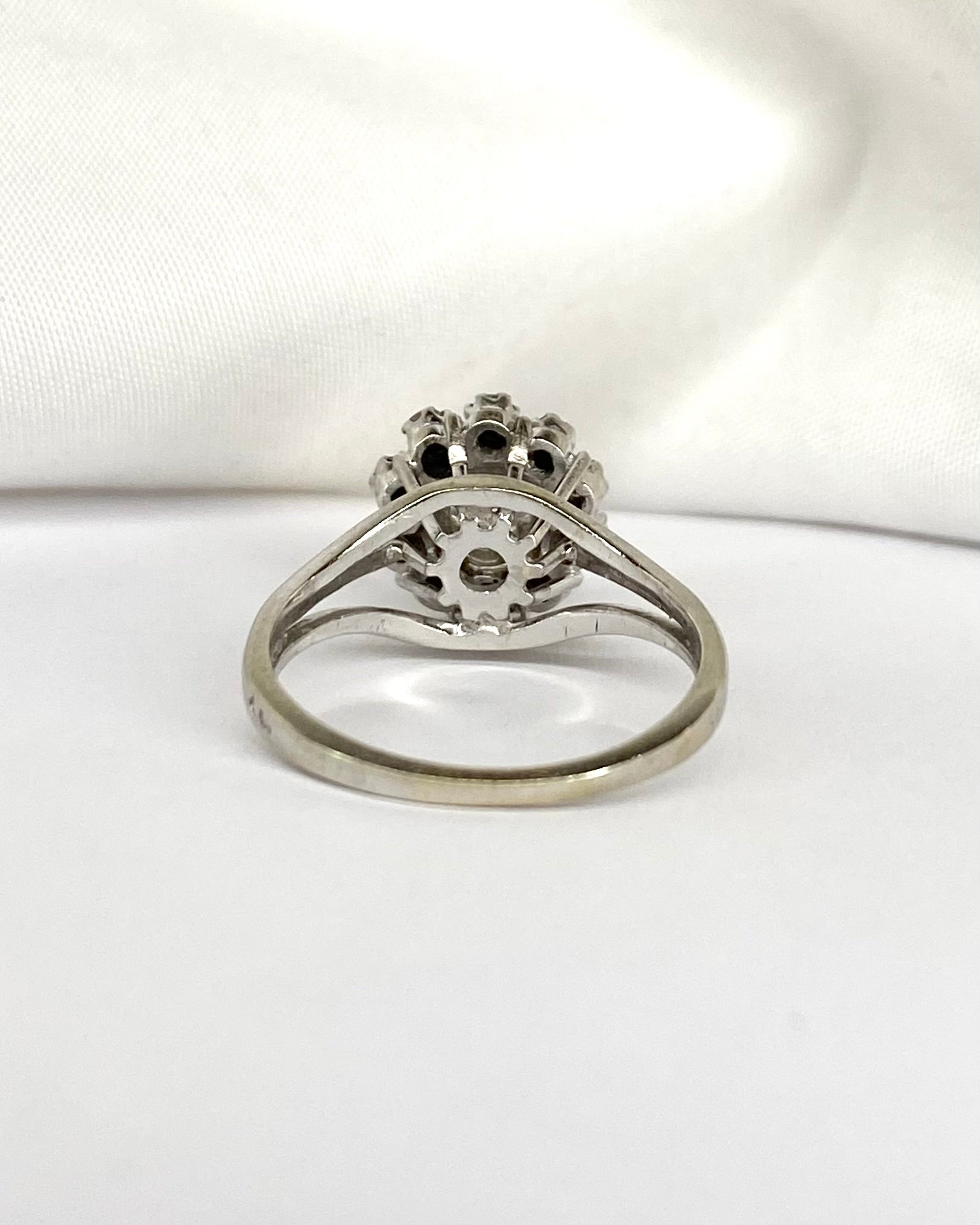 Bague Marguerite Diamants 0.64 carat &quot;Laura&quot; - Elliade Paris