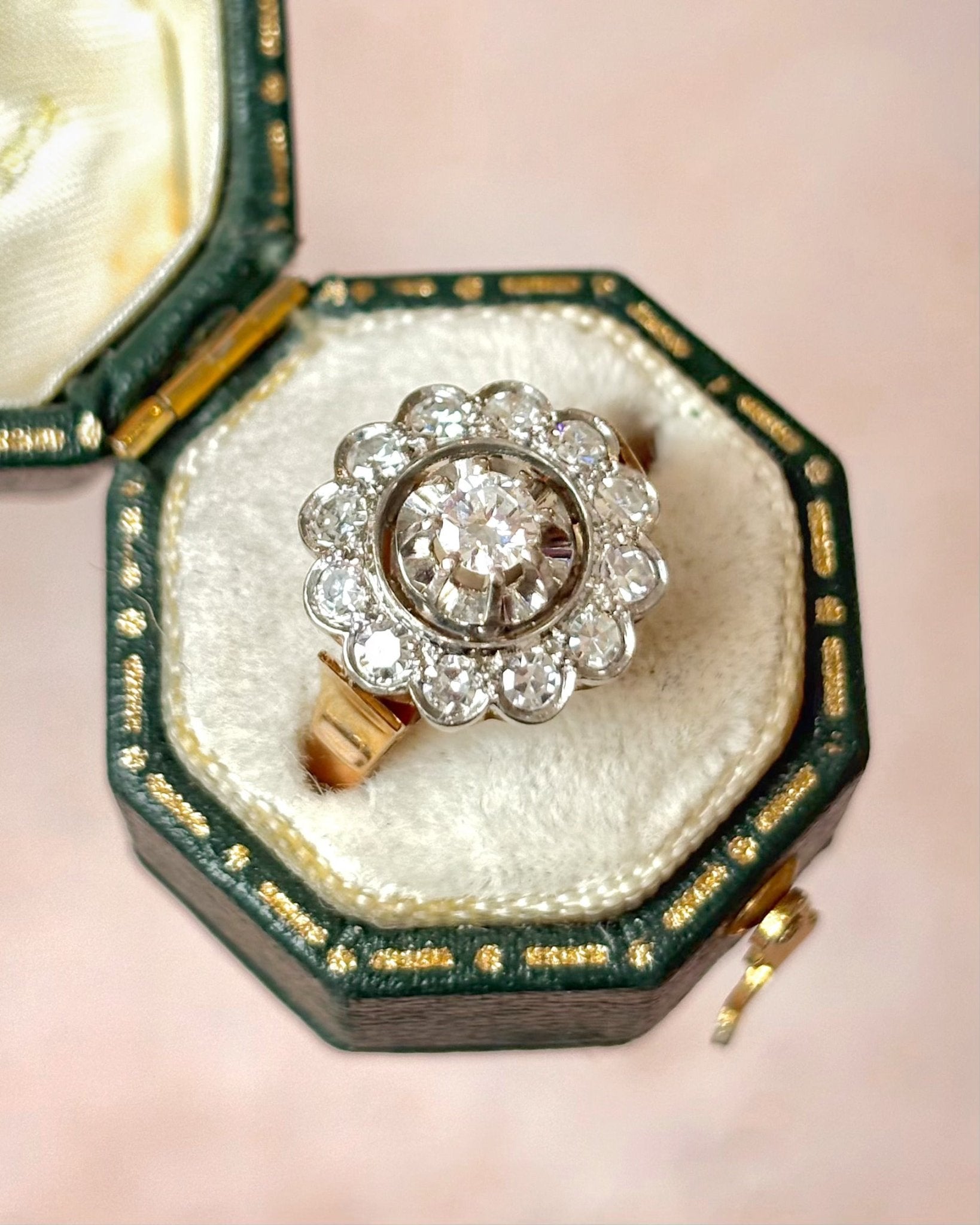 Bague Marguerite Diamants 0.68 carat 4,65g "Nadine" - Elliade Paris