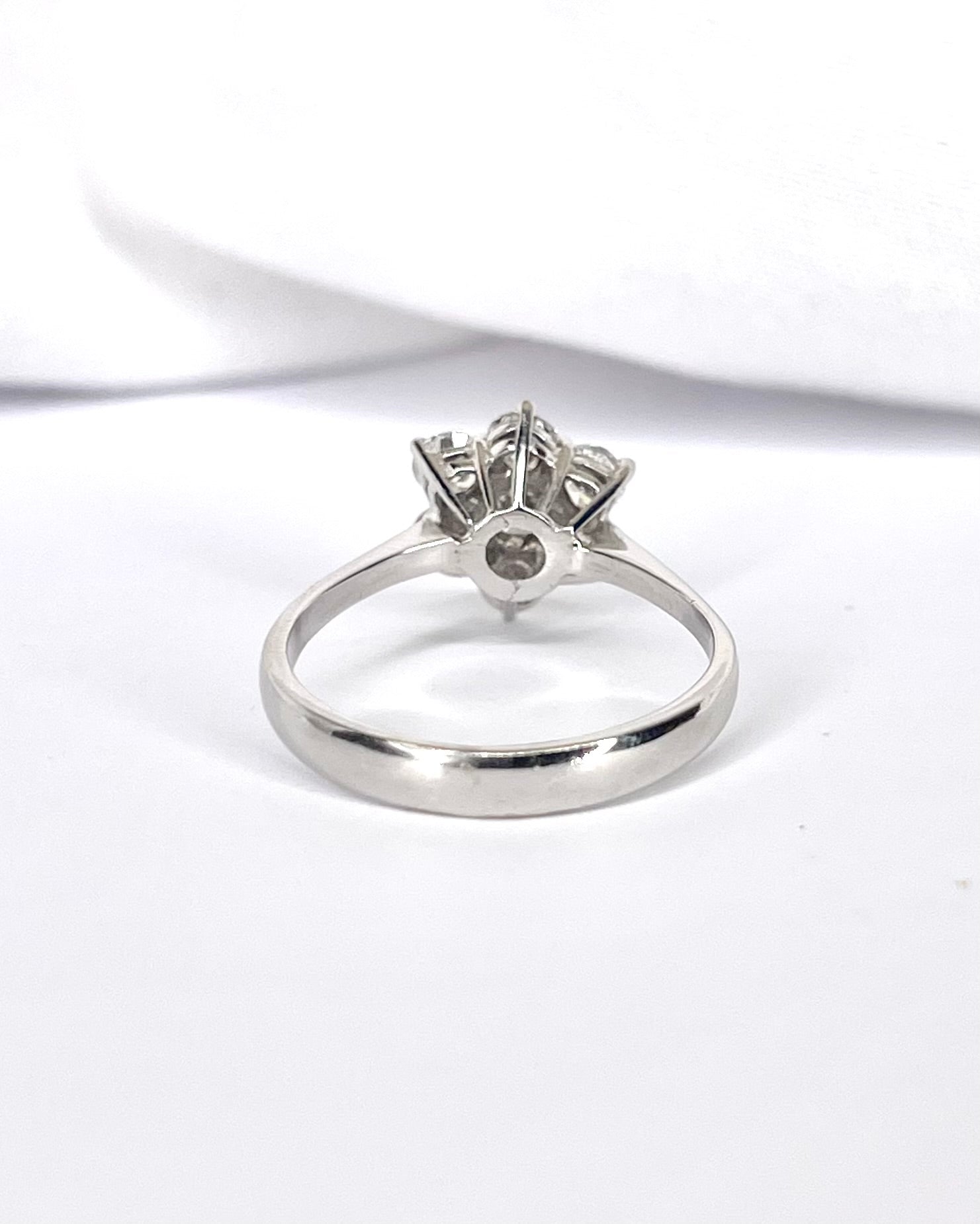 Bague Marguerite Diamants 0.75 carat "Yolanda" - Elliade Paris