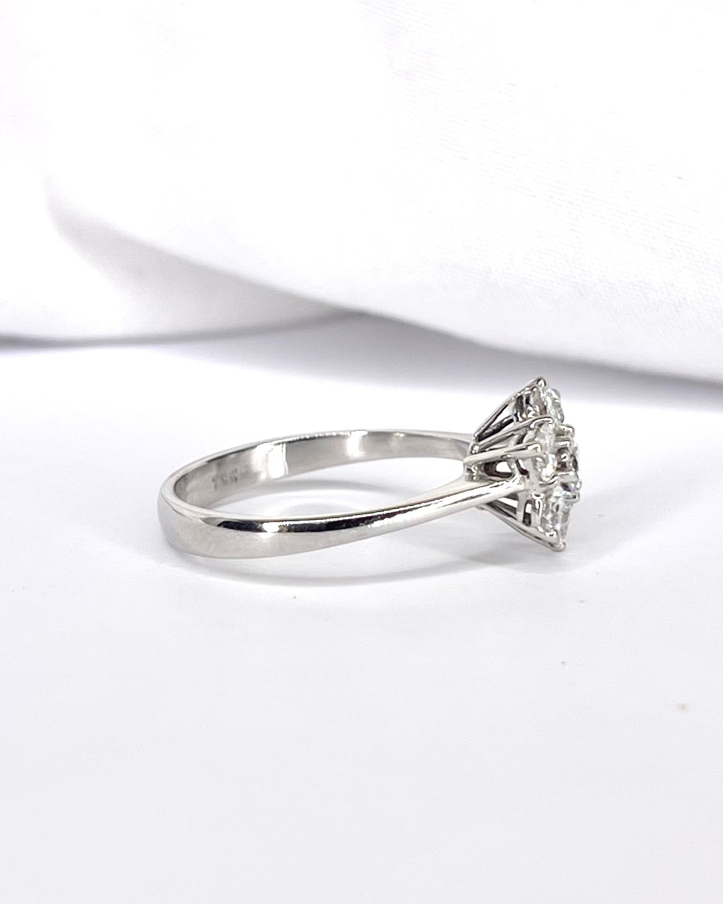 Bague Marguerite Diamants 0.75 carat "Yolanda" - Elliade Paris