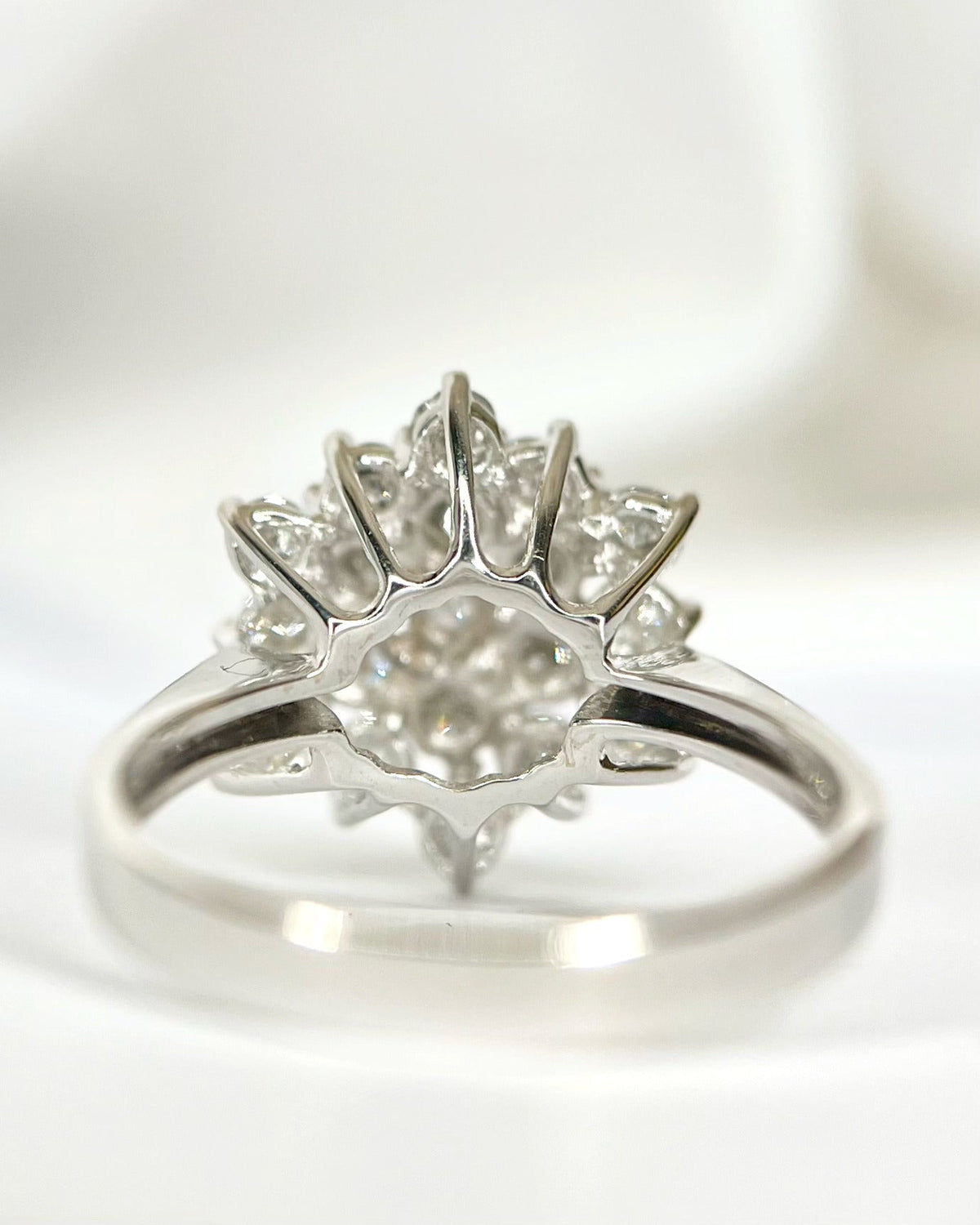 Bague Marguerite Diamants 0.76 carat "Perrine" - Elliade Paris