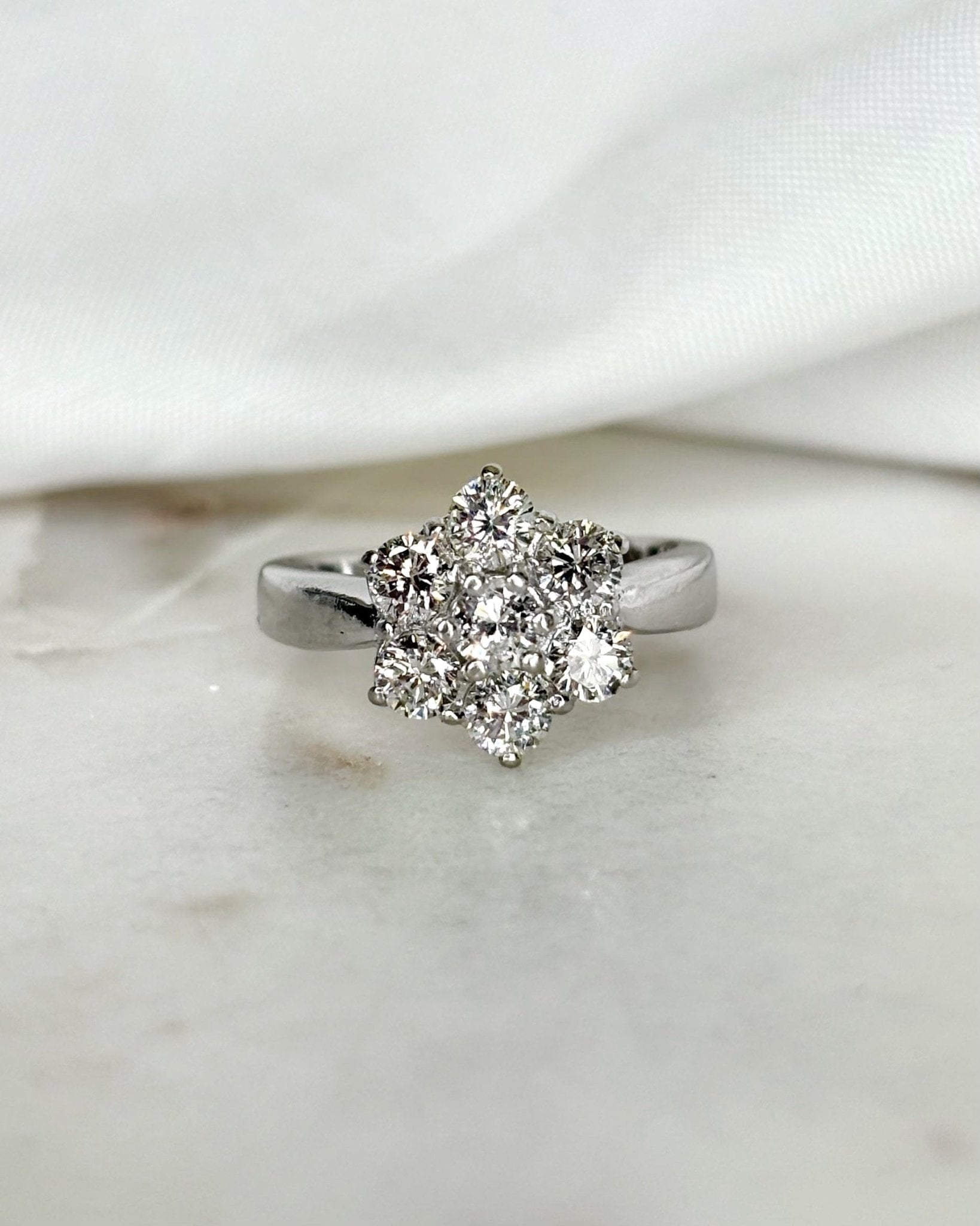 Bague Marguerite Diamants 0.87 carat "Mila" - Elliade Paris