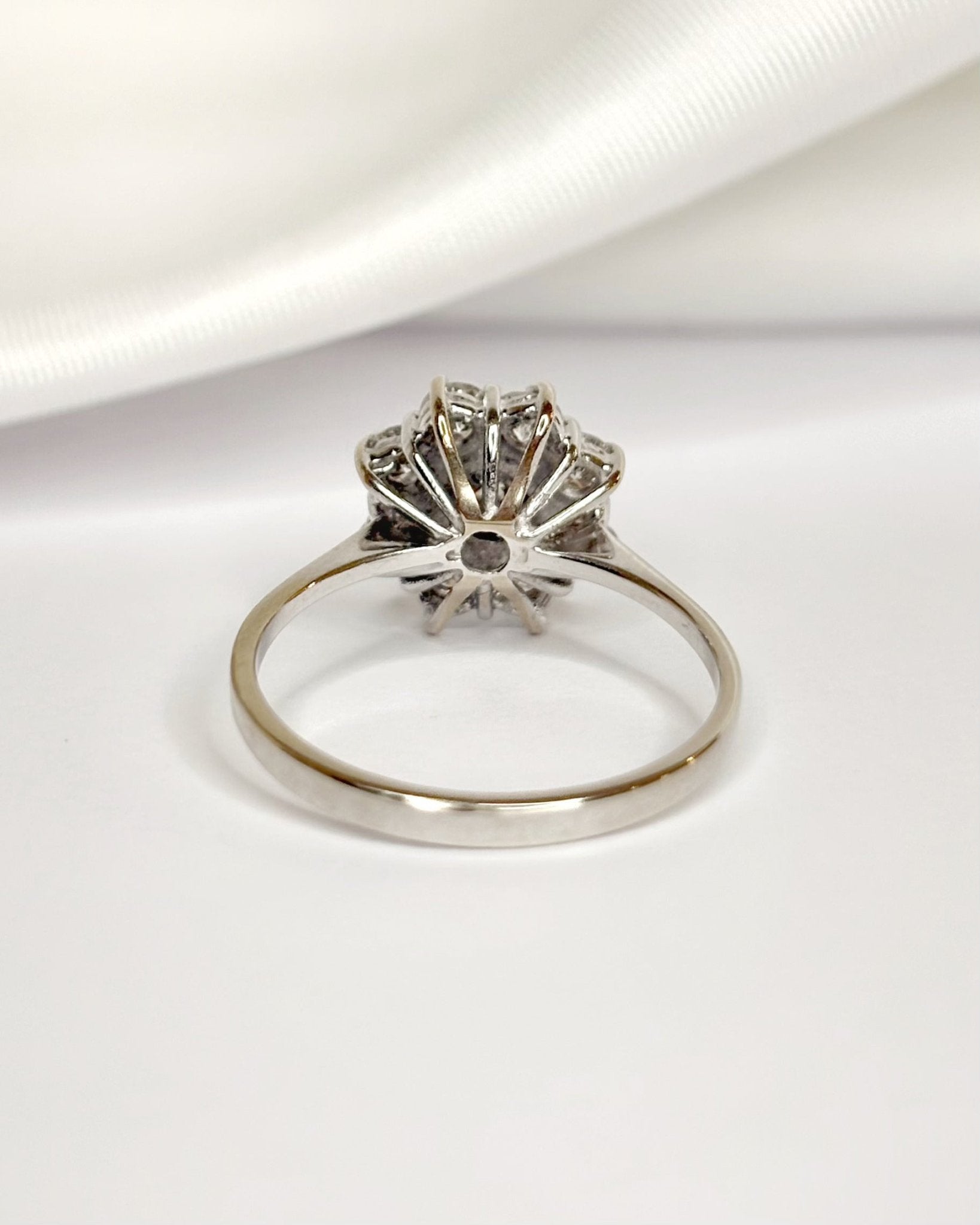 Bague Marguerite Diamants 0.89 carat "Cécile" - Elliade Paris