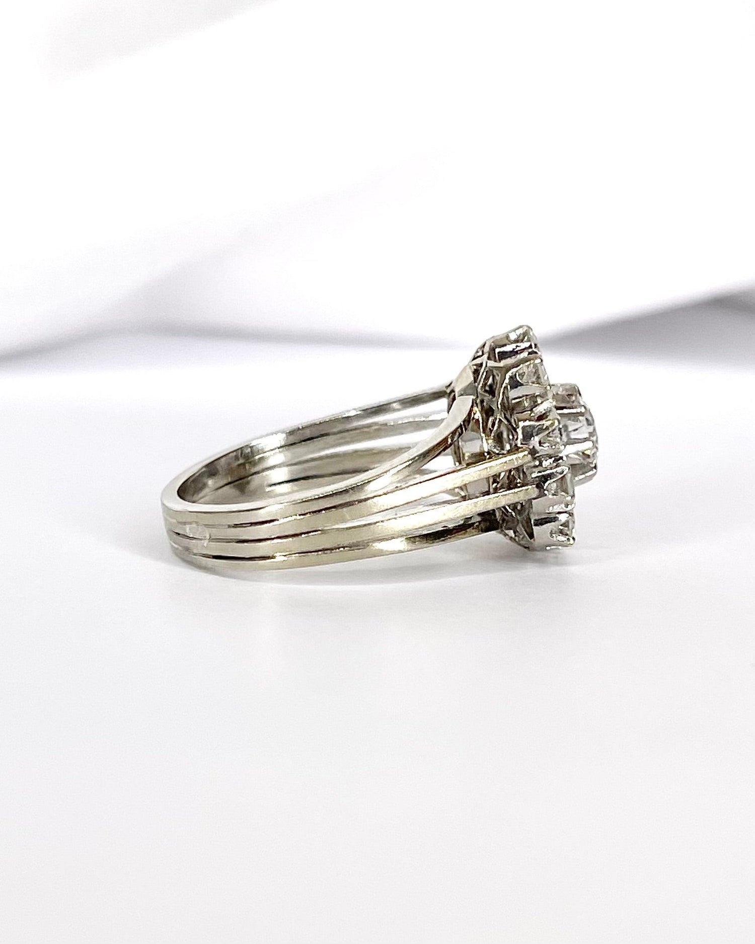 Bague Marguerite Diamants 1.12 carat &amp; Or 6,94g "Elodie" - Elliade Paris